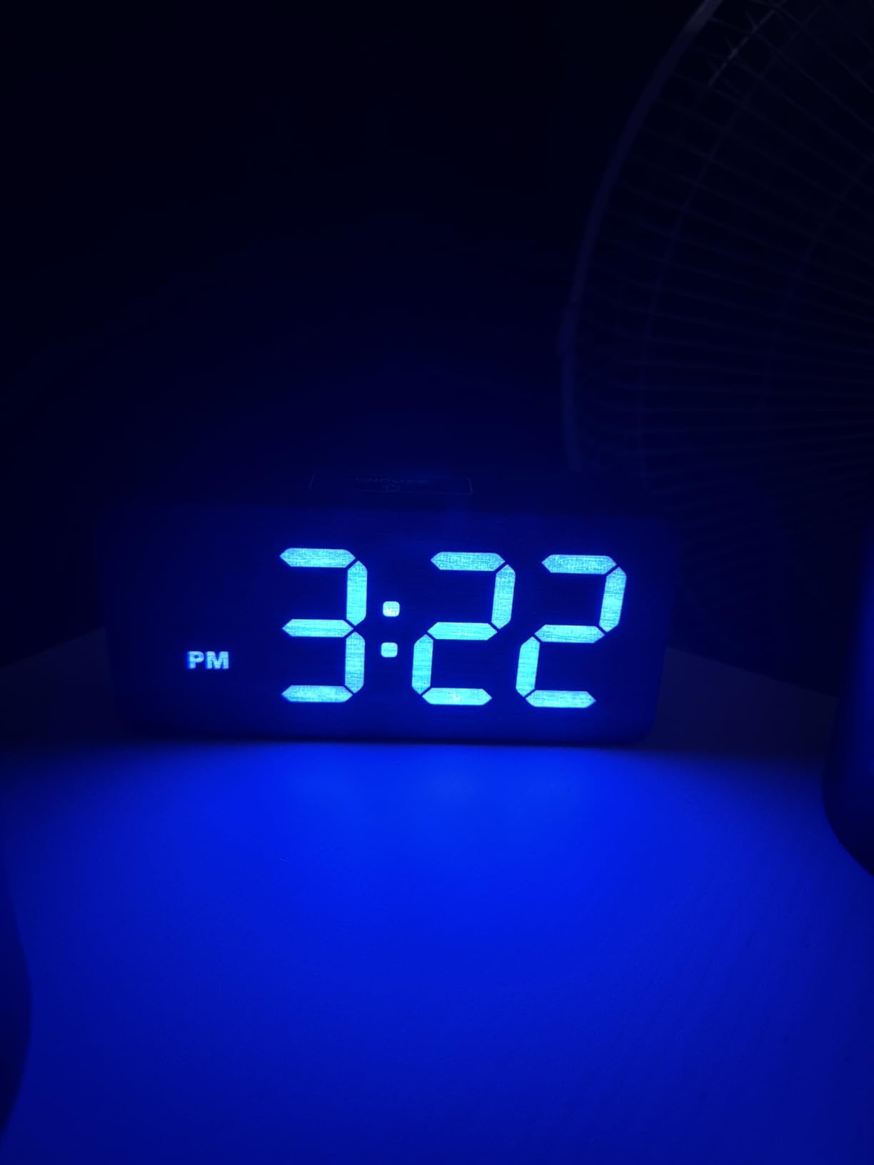 uscce Wooden Digital Alarm Clocks for Bedrooms: Dimmable Dual Alarm Clock with Large Numbers for Bedside Desk - Loud Alarm for Heavy Sleepers with Volume Control - Wood Decor & Gifts customer photo 1