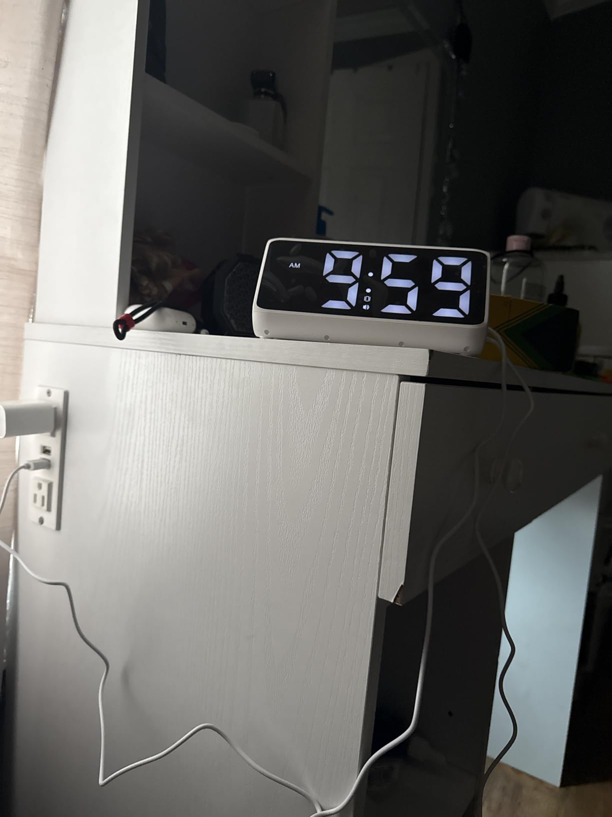 Netzu Loud Alarm Clock for Heavy Sleepers, Plug-in RGB Vibrating Alarm Clocks with Bed Shaker, 5 Dimmers, 2 Alarms and Snooze for Bedrooms Hearing Impaired Deaf Adults (Black) customer photo 2