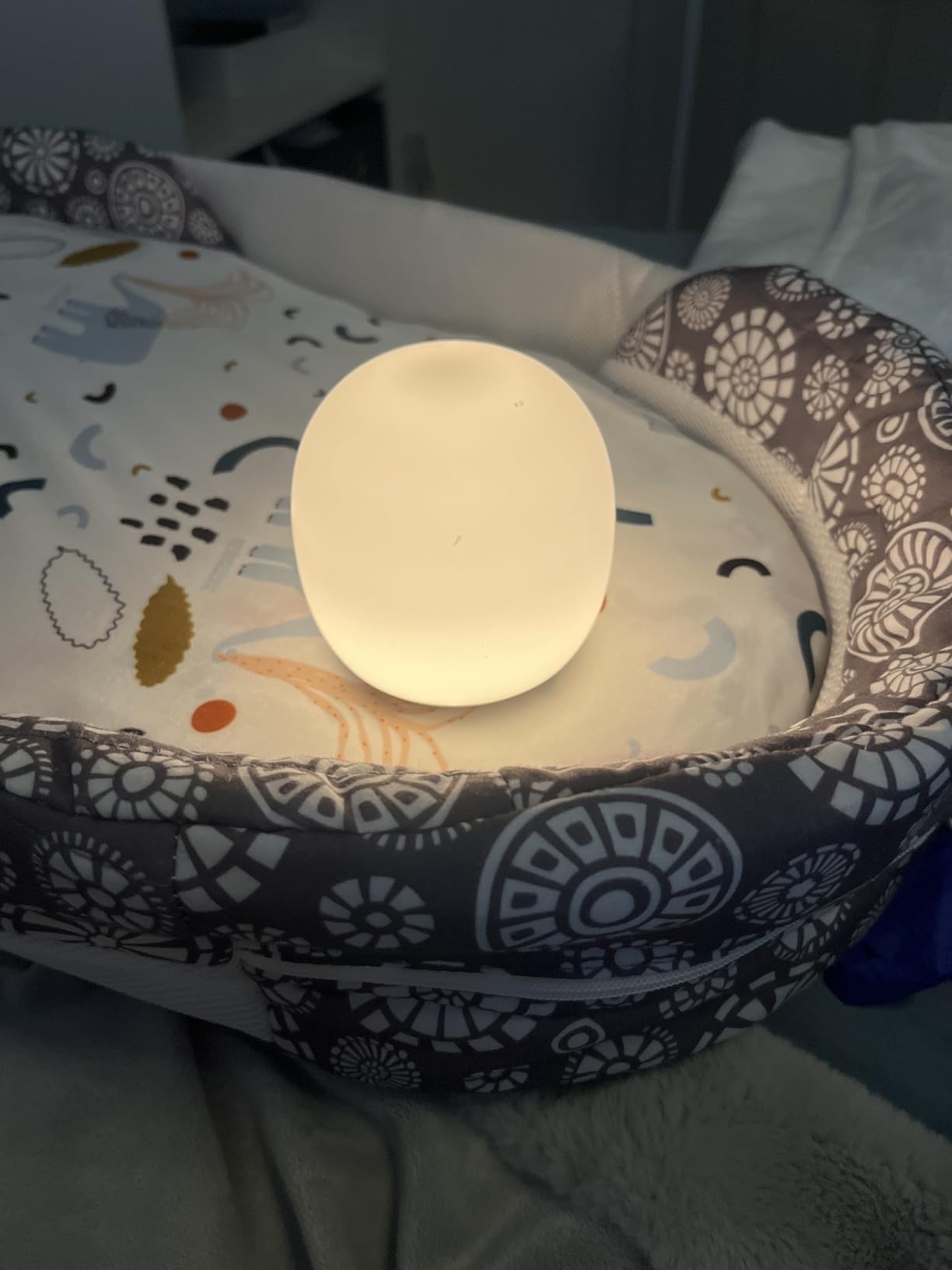 Tyute Baby Night Light, Nursery Night Lamp with 8 RGB Colors Changing, Soft BPA Free Silicone Touch Night Light for Kids Room Breastfeeding, 1h Timer, Rechargeable & Stepless Dimming customer photo 2