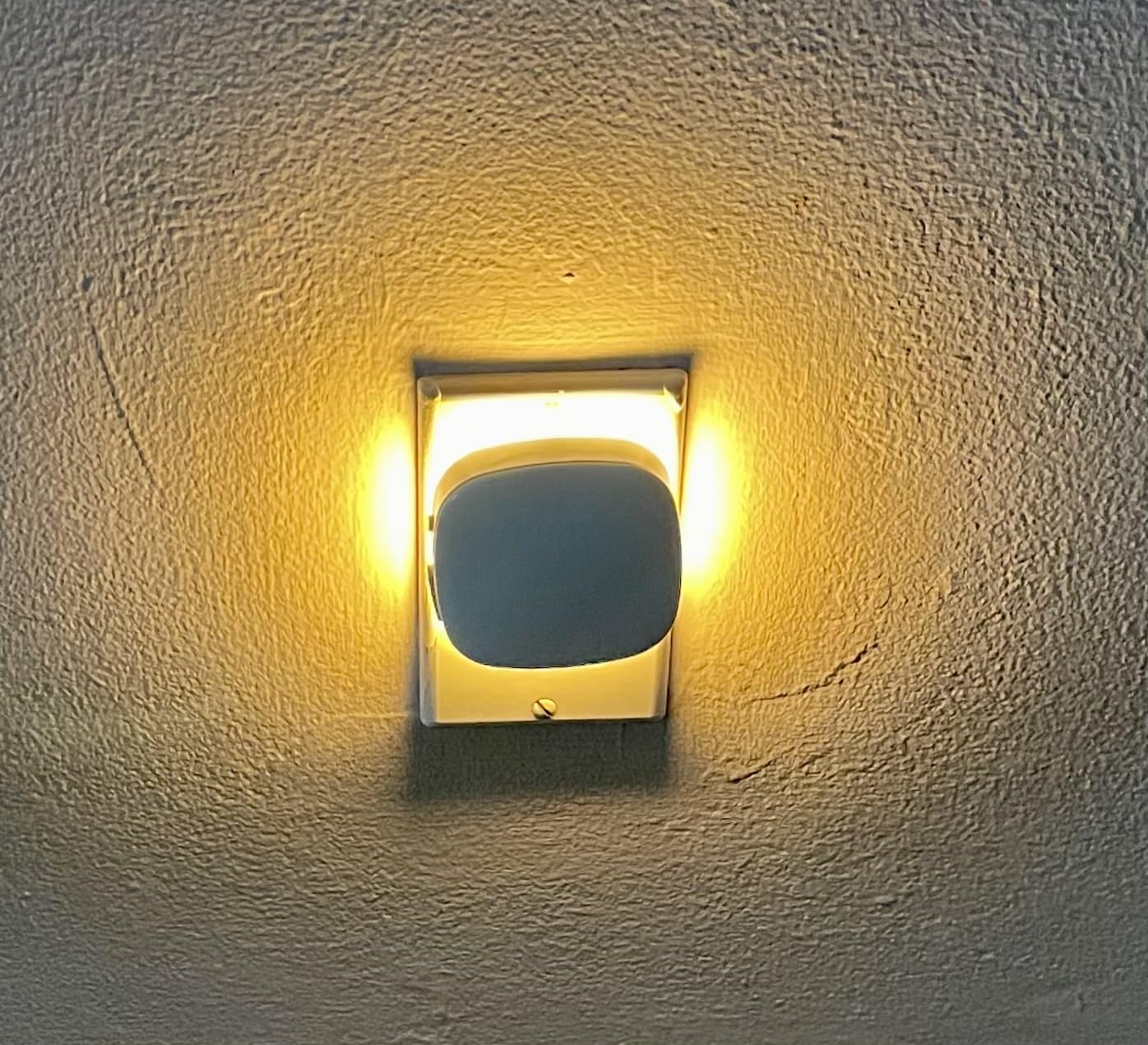 AUVON Plug-in LED Backlit Night Light with Motion Sensor & Dusk to Dawn Sensor, Dimmable Amber Nightlight with 1-50 lm Adjustable Brightness for Bedroom, Bathroom, Stairs, Hallway (4 Pack) customer photo 1