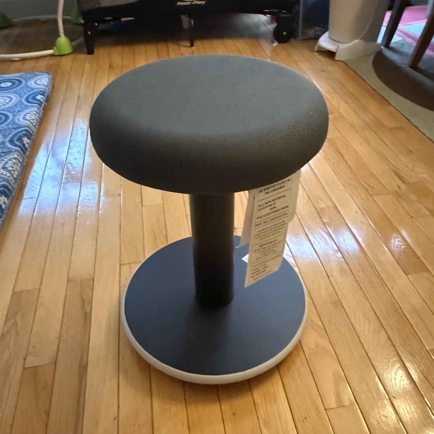 Leitz Ergo Active Sit Stand 2 in 1 Stool, Adjustable Ergonomic Wobble Chair, Strong and Stable for Office and Home (65180089-NA) customer photo 1