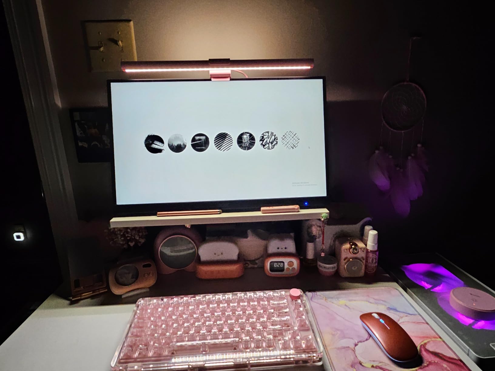 Quntis Monitor Light Bar with Remote, Eye-Care No Glare, Space Saving Home Office Desk Lamp, White, Stepless Dimming, Easy Setup LED Computer Light Backlight for Curved Gaming Monitors Reading Study customer photo 1