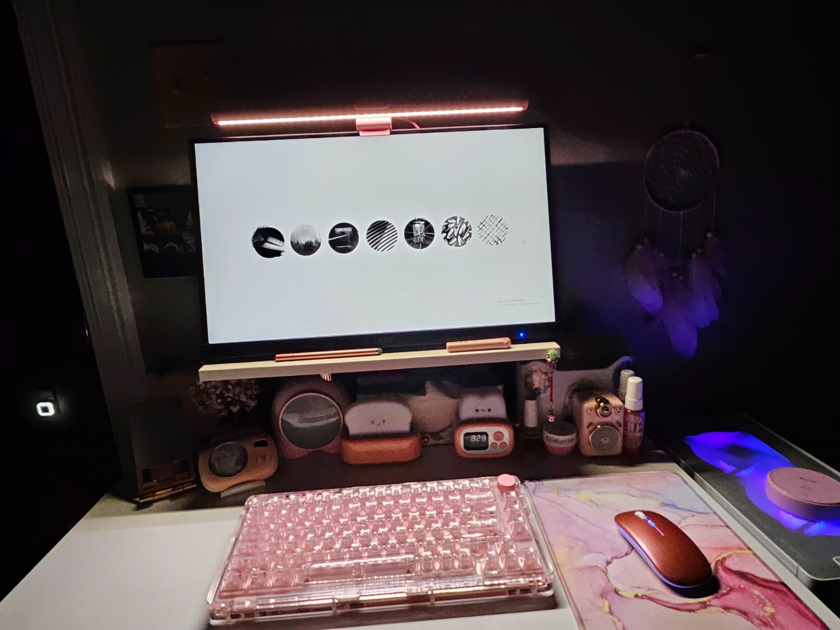 Quntis Monitor Light Bar with Remote, Eye-Care No Glare, Space Saving Home Office Desk Lamp, White, Stepless Dimming, Easy Setup LED Computer Light Backlight for Curved Gaming Monitors Reading Study customer photo 2