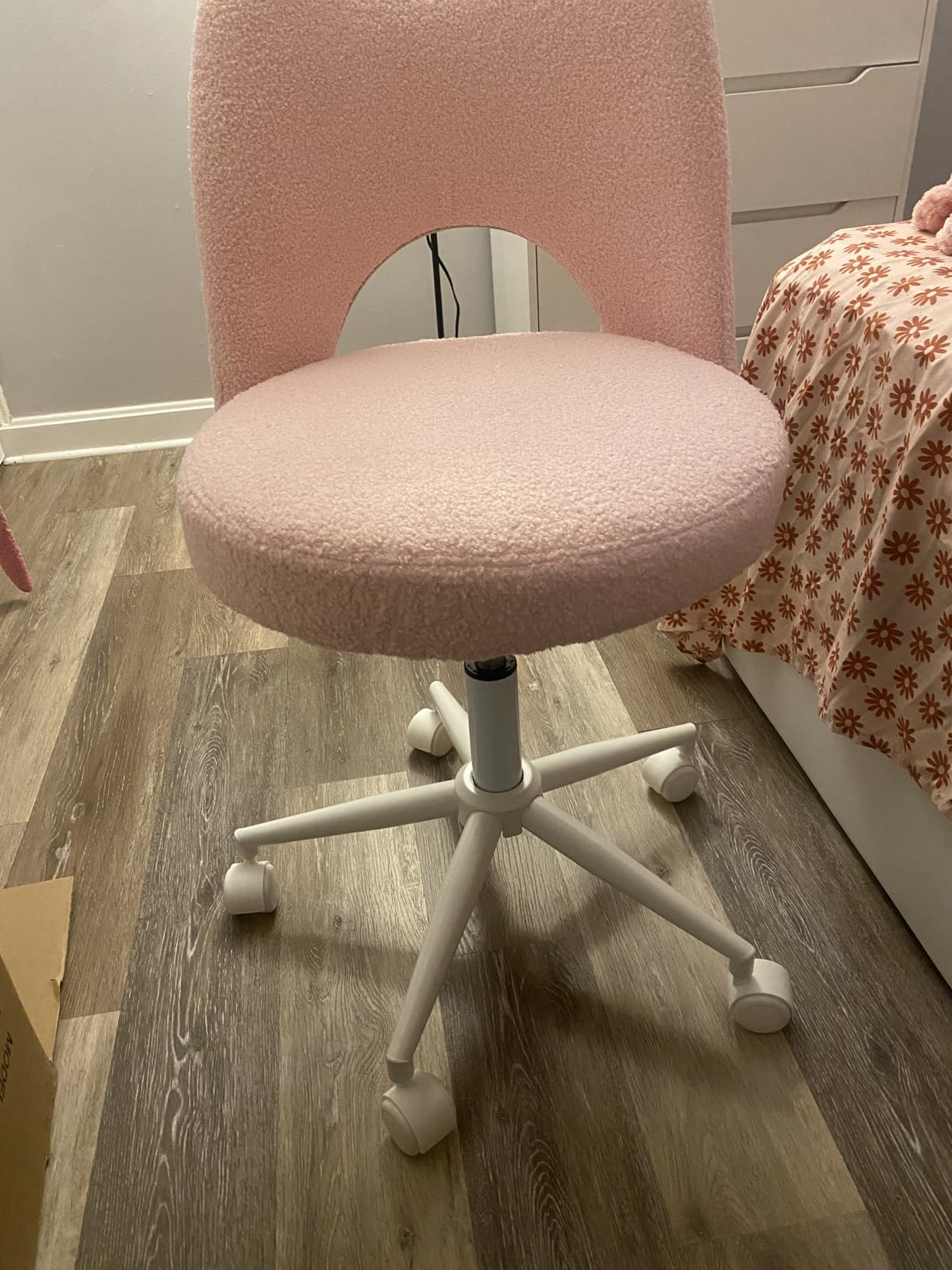 DurayLoly Vanity Chair with Open Hollow Back, Armless Desk Chair with Silent Wheels, Height Adjustable, Soft Teddy Fabric, 360 Swivel for Bedroom Vanity & Home Office, Candy Pink customer photo 2