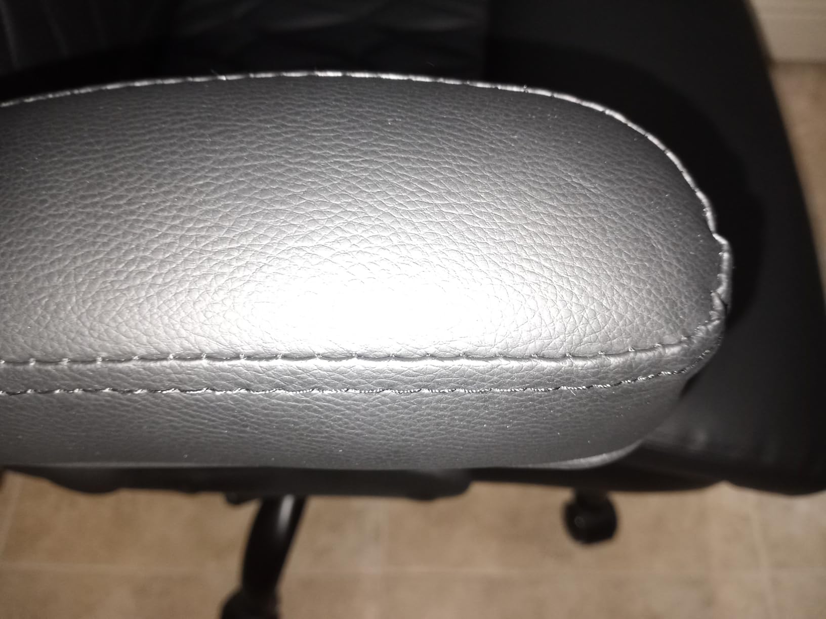 500lbs Big and Tall Office Chair Adjustable Lumbar Support for Back Pain, Extra Wide Seat Executive Office Chair Thick Armrest Pad, Heavy Duty Base and Upgraded Wheels, Ergonomic Comfy Computer Desk Chair customer photo 2