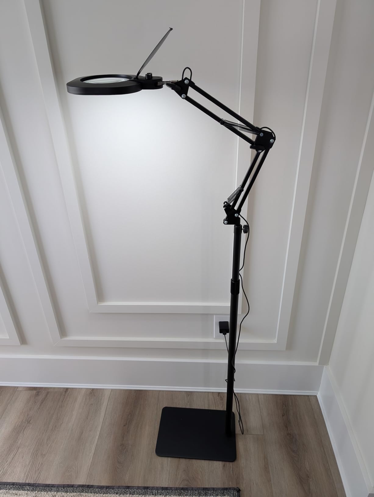 15X Real Glass Magnifying Lamp, 3-in-1 LED Desk Lamp with Base Clamp & Floor Stand, 5 Color Modes Stepless Dimmable, Adjustable Swing Arm, for Repair, Reading,Crafts,Painting customer photo 1