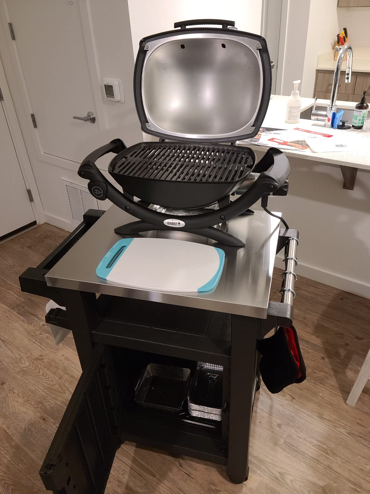 Weber Q1400 Electric Grill, Gray - Portable 1560-Watt Outdoor Electric BBQ with Porcelain-Enameled Cast-Iron Grates - Compact Balcony & Patio Grill with Infinite Control Settings customer photo 1