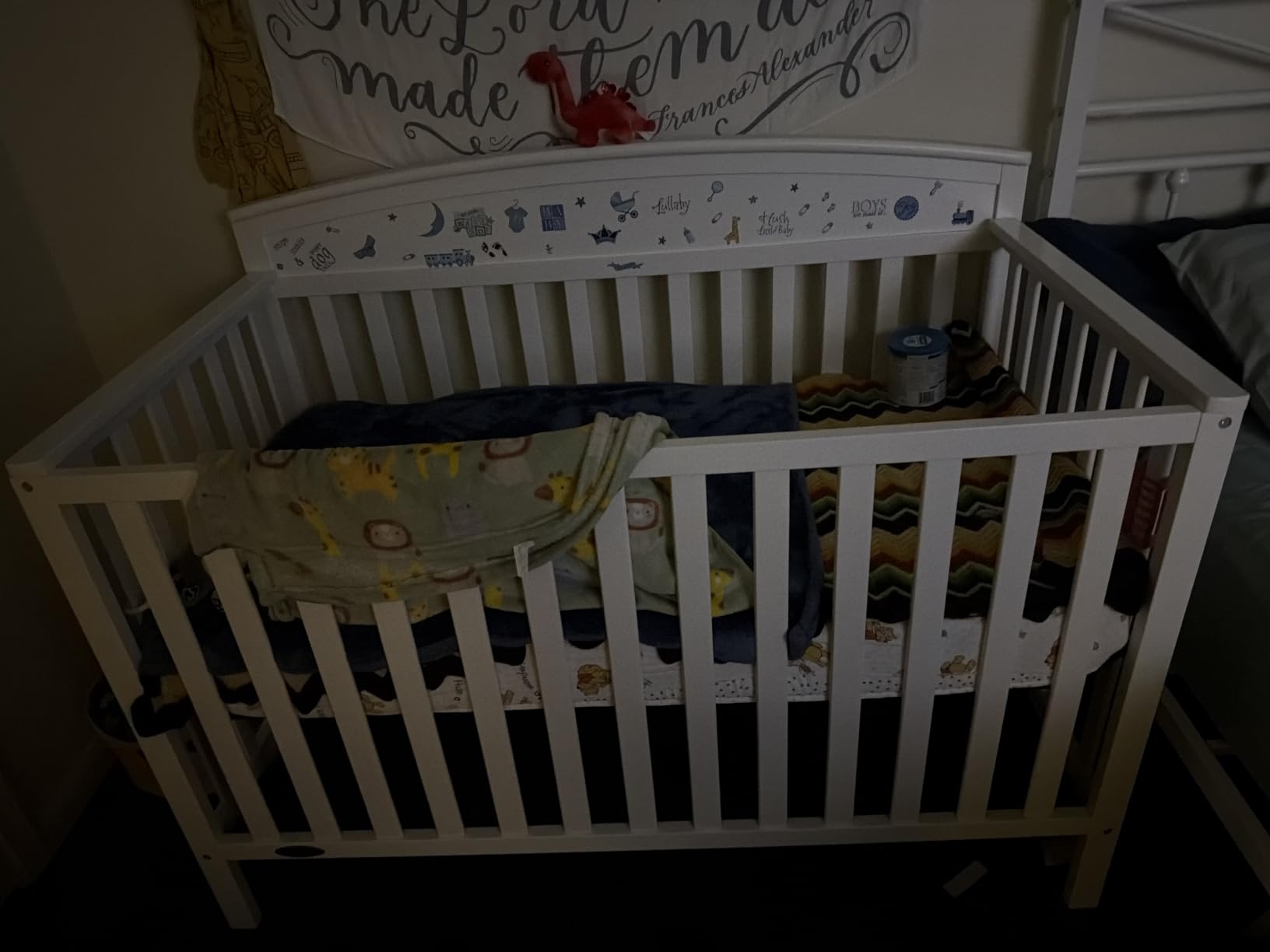 Graco Benton 5-in-1 Convertible Crib - GREENGUARD Gold Certified, Converts from Baby Crib to Toddler Bed, Daybed and Full-Size Bed, Fits Standard Baby Crib Mattress (White) customer photo 1