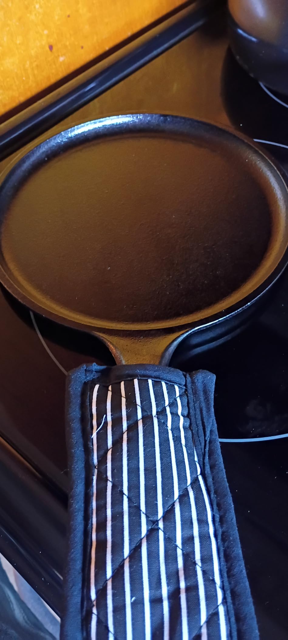 Lodge Cast Iron Griddle - 8 Inch Round Pre-Seasoned Griddle Pan for Pancakes, Tortillas, and More - Induction, Grill, Oven & Campfire Compatible - Made in USA, Non-Toxic, PFAS-Free customer photo 1
