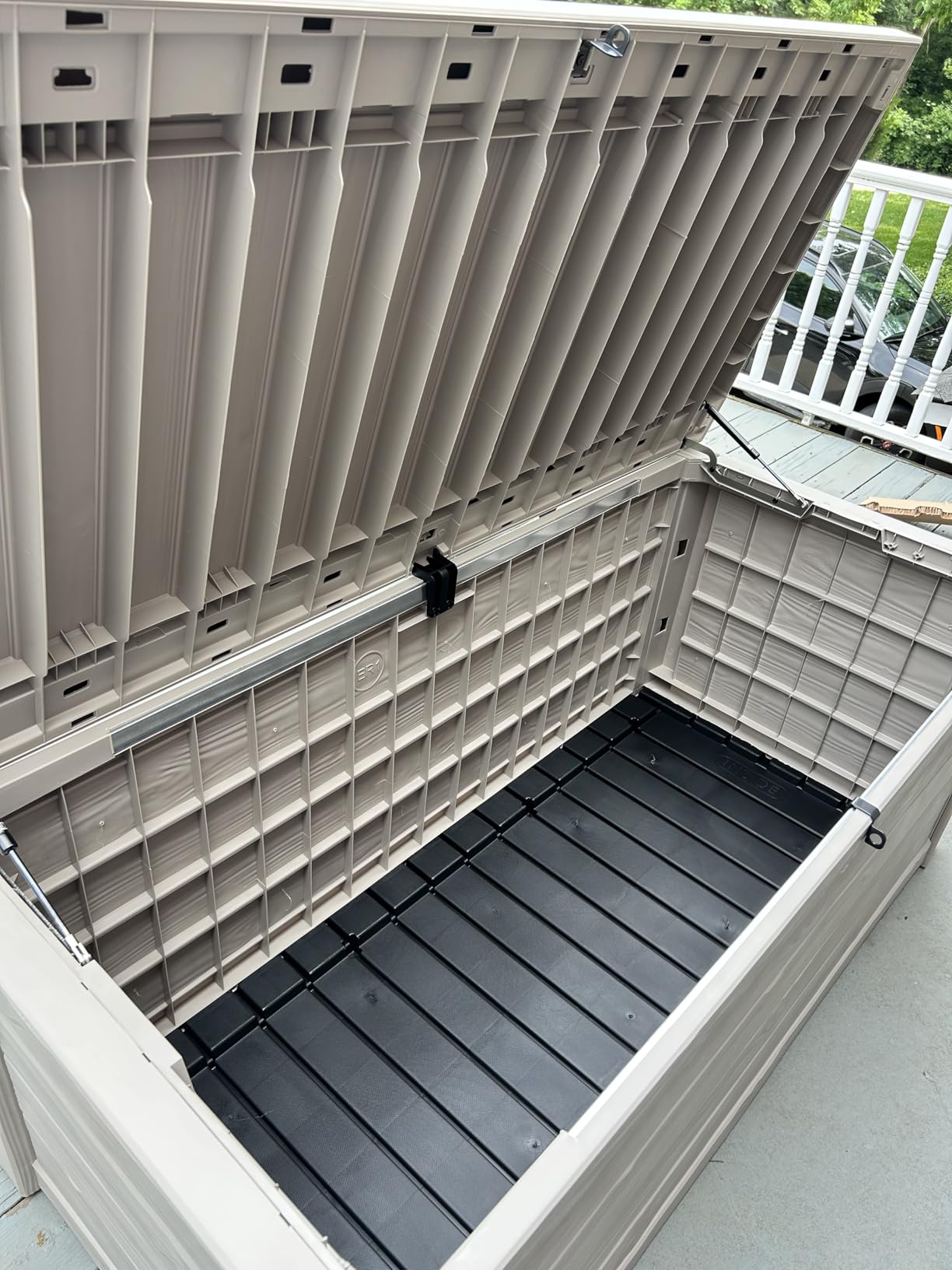 Keter Westwood 150 Gal Outdoor Storage Box for Patio and Pool Accessories | Brown, Resin, Large, Weatherproof, Lockable, Hydraulic Pistons, Easy Assembly, Organization, Patio Cushions Storage customer photo 2