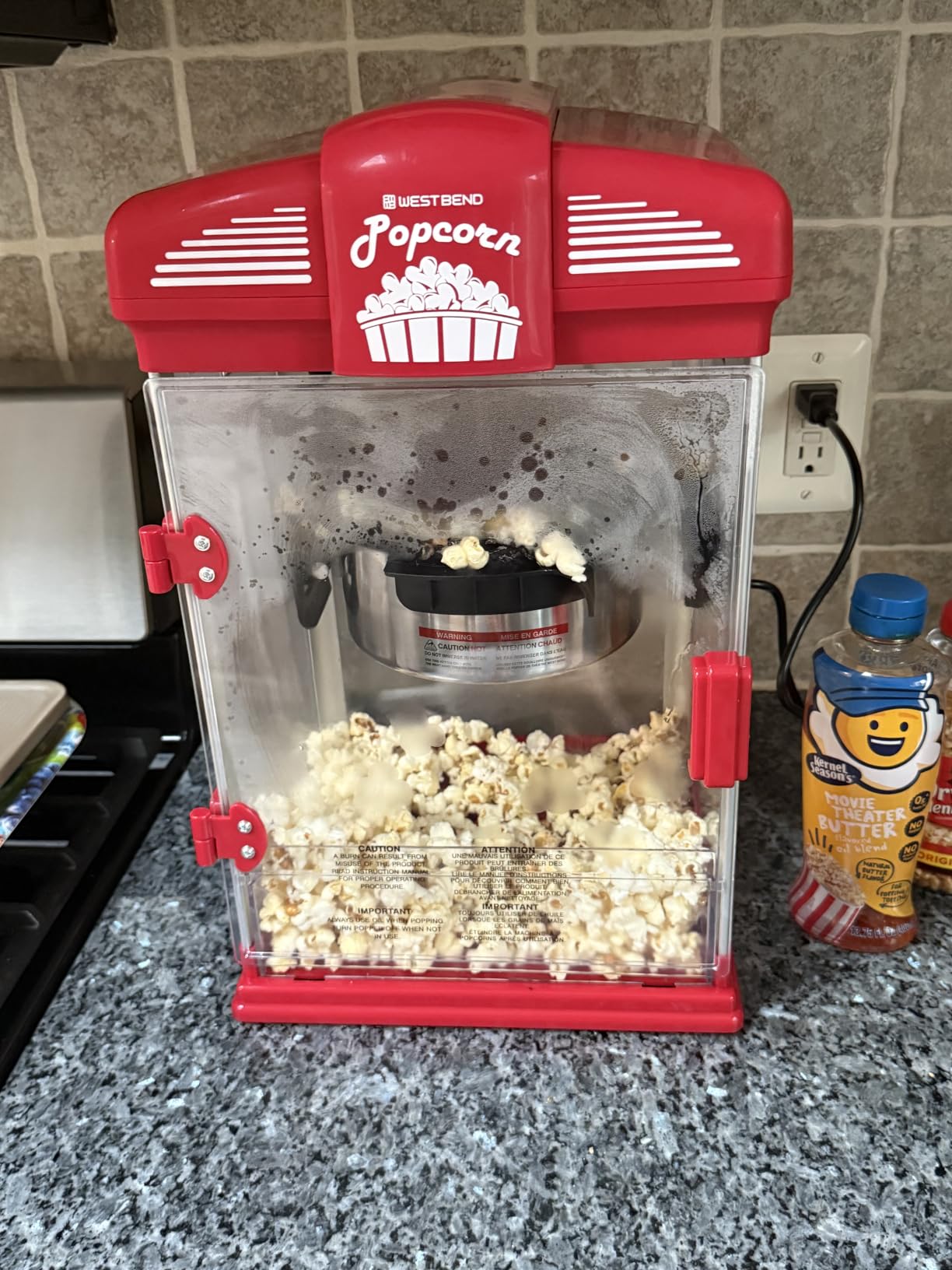 West Bend Stir Crazy Movie Theater Popcorn Popper, Gourmet Popcorn Maker Machine with Nonstick Popcorn Kettle, Measuring Tool and Popcorn Scoop, 4-Qt., Red customer photo 1