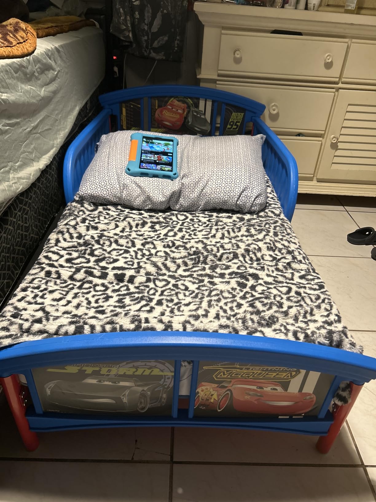 Delta Children Plastic Toddler Bed, Disney/Pixar Cars customer photo 1