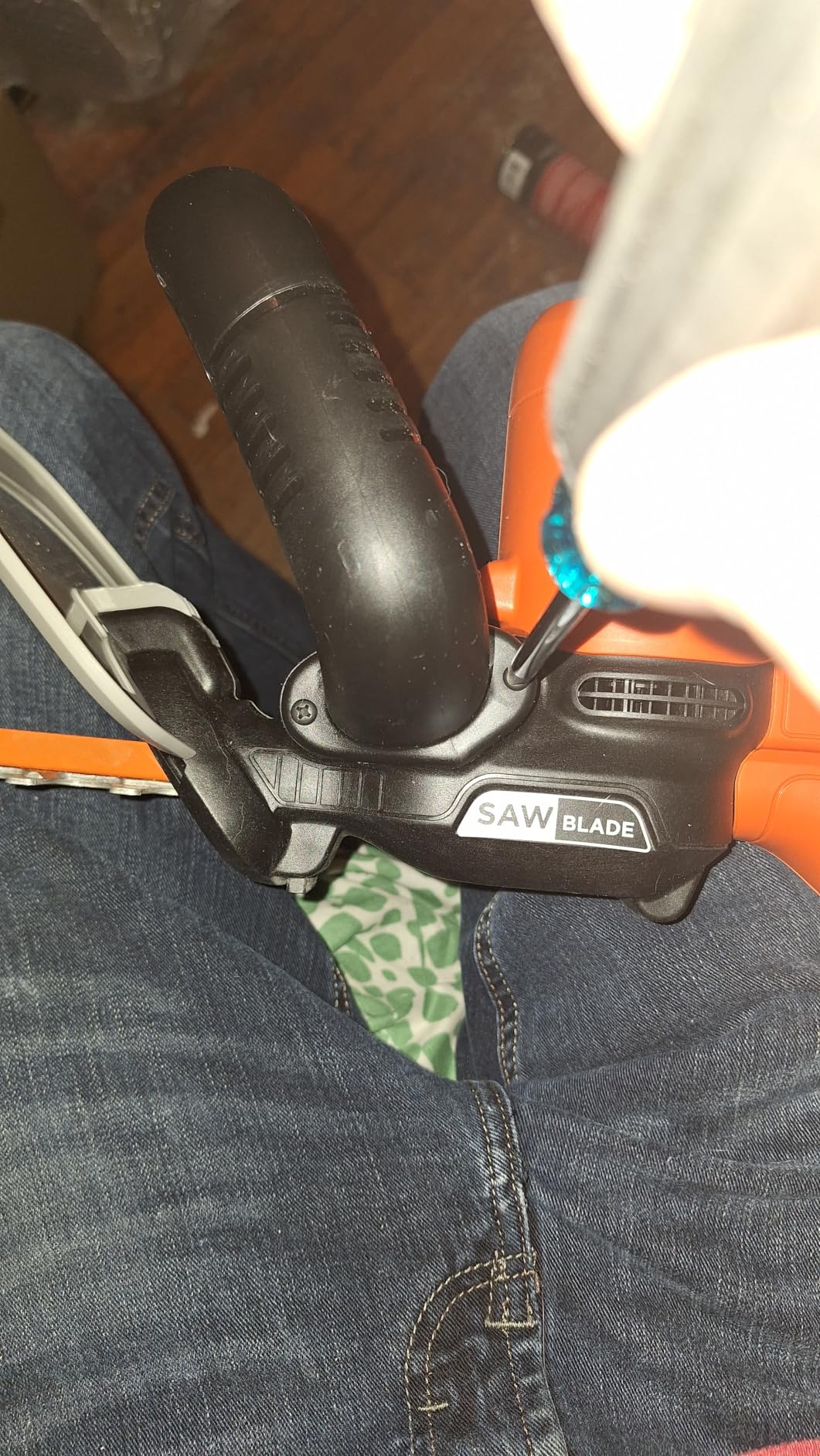 BLACK+DECKER Hedge Trimmer with Saw, 20-Inch, Lightweight and Compact Design, Full Wraparound Handle, Corded (BEHTS300) customer photo 1