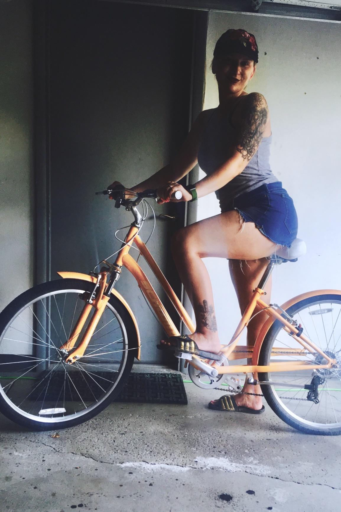 Schwinn Suburban Adult Comfort Bike, Men and Women, 26-Inch Wheels, 7 Speed Drivetrain, Aluminum Frame customer photo 2