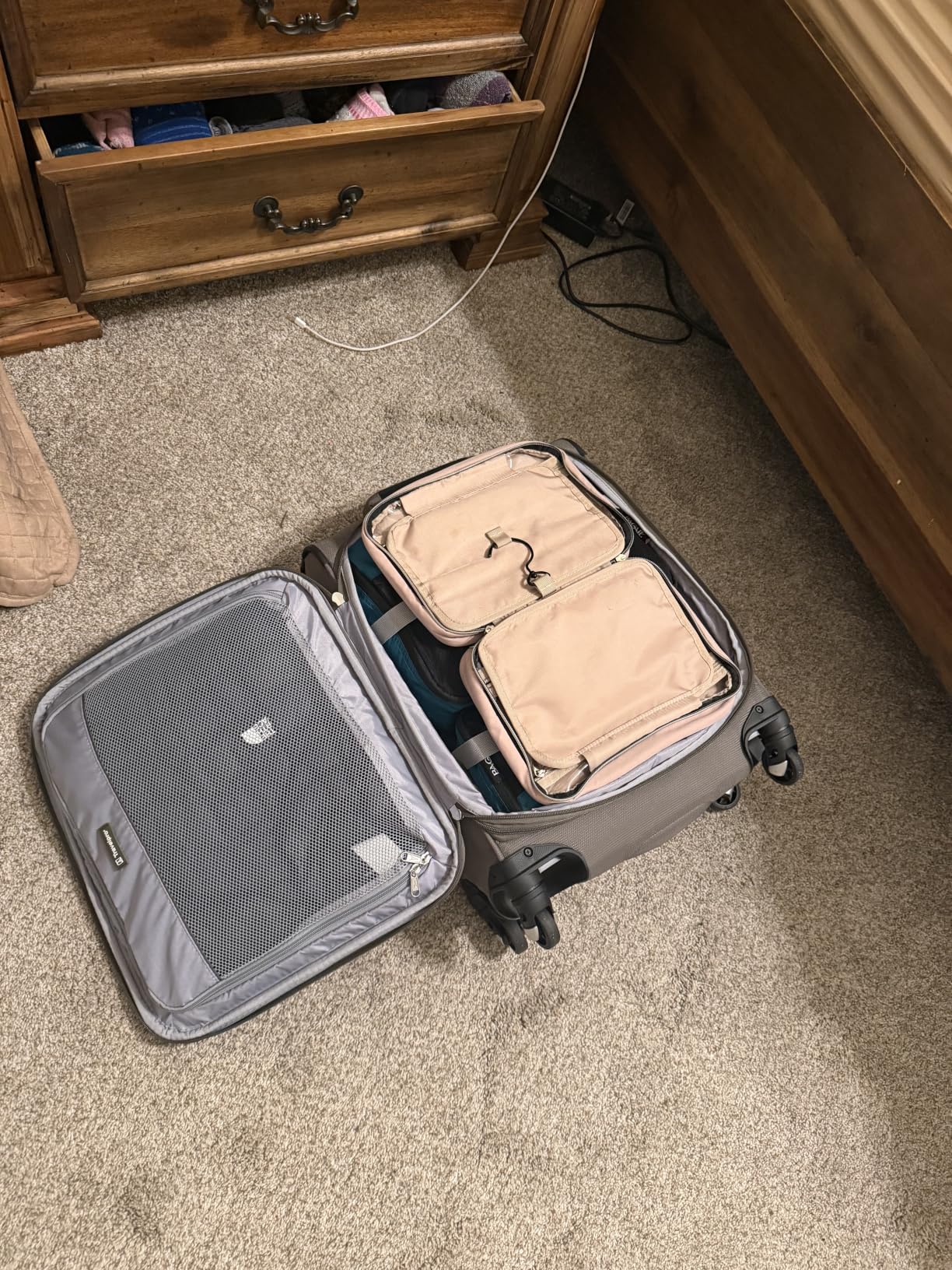 Travelpro Maxlite 5 Softside Expandable Luggage with 4 Spinner Wheels, Lightweight Suitcase, Men and Women, Slate Green, Checked-Medium 25-Inch customer photo 2