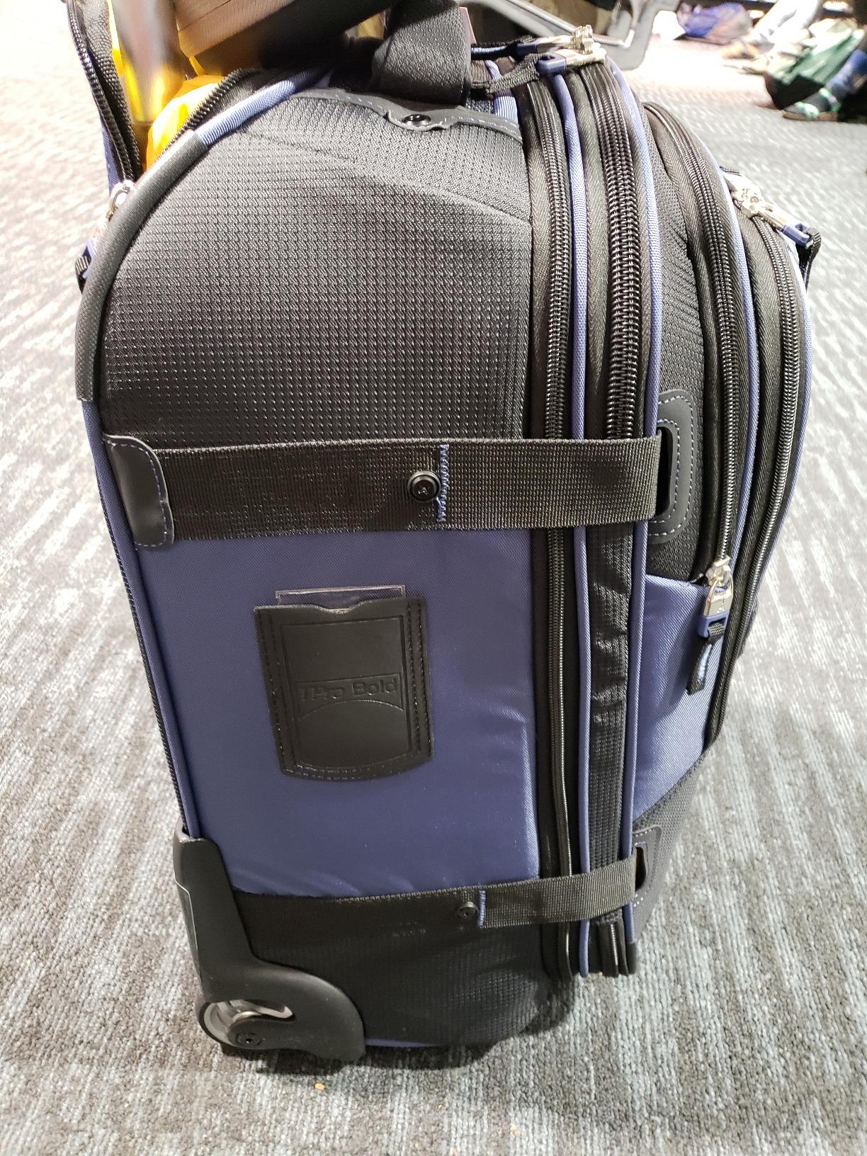 Travelpro Bold Softside Checked Rollaboard, Blue/Black, 28-Inch customer photo 2