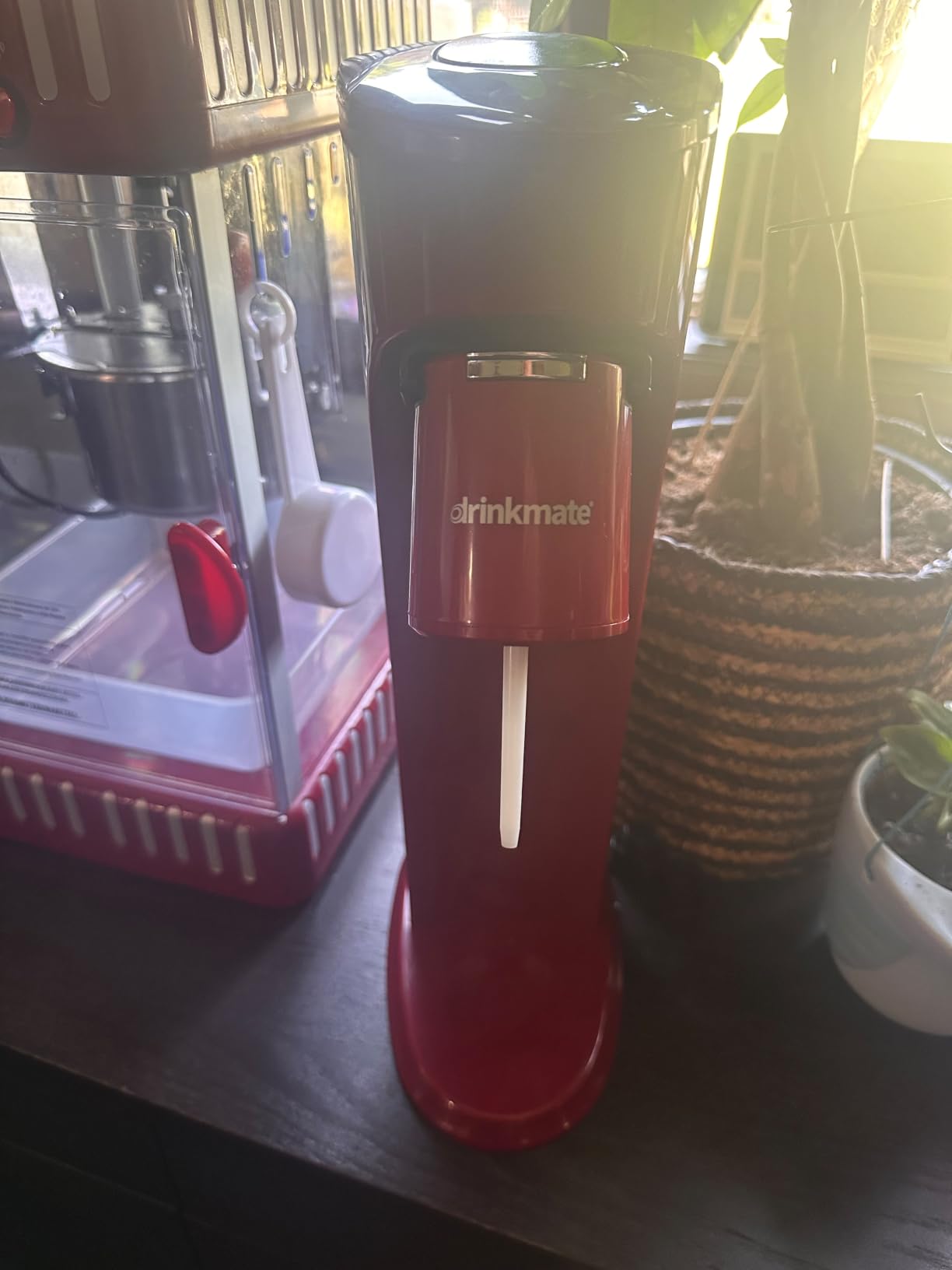Drinkmate OmniFizz Sparkling Water Maker & Soda Streaming Machine | Carbonates Any Drink | STARTER KIT | Includes One 60L CO2 Cartridge + One BPA-Free Bottle (Royal Red) customer photo 2