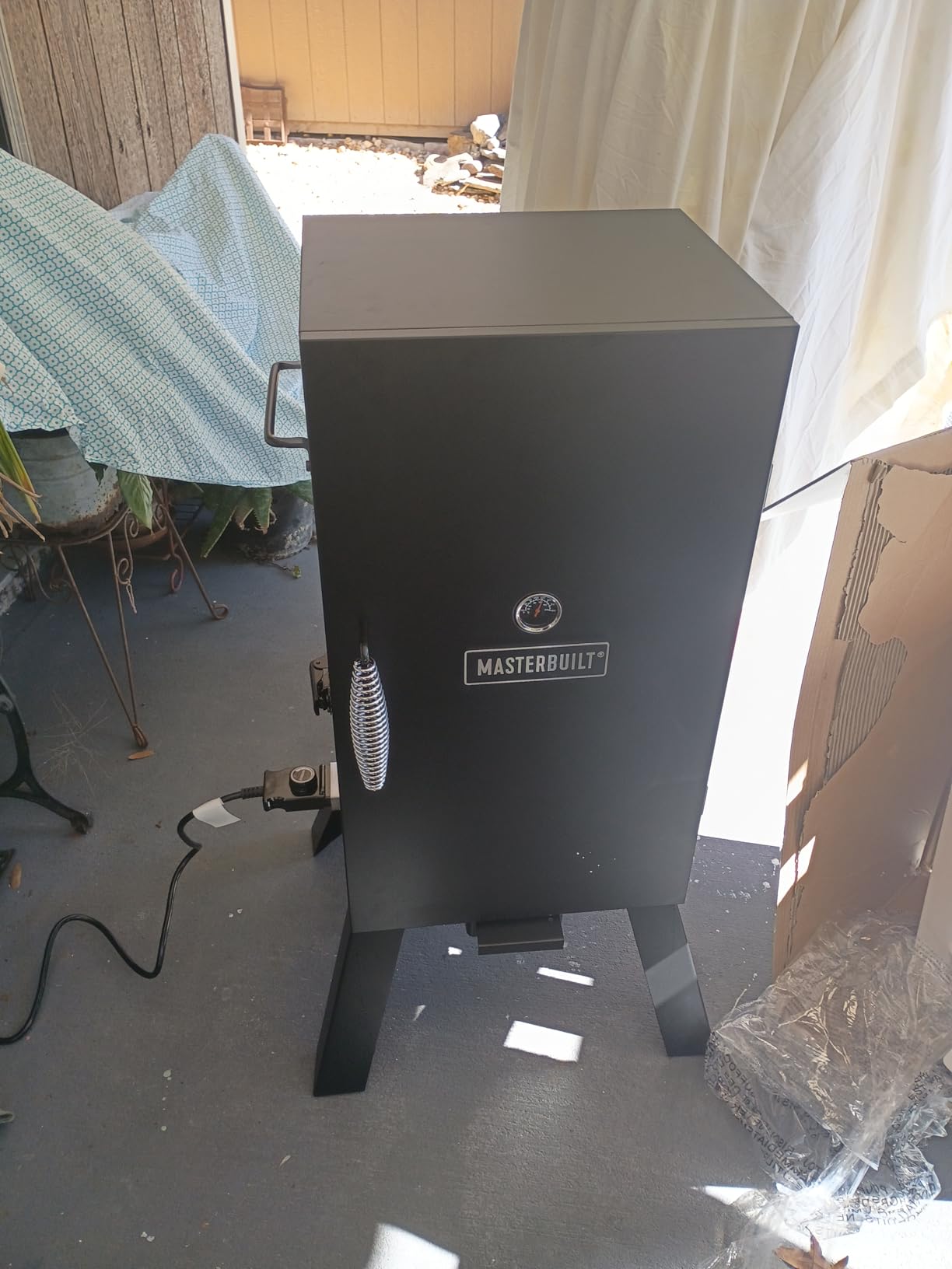 Masterbuilt 30-inch Electric Vertical BBQ Smoker with Analog Temperature Control, Chrome Smoking Racks and 535 Cooking Square Inches in Black, Model MB20070210 customer photo 1