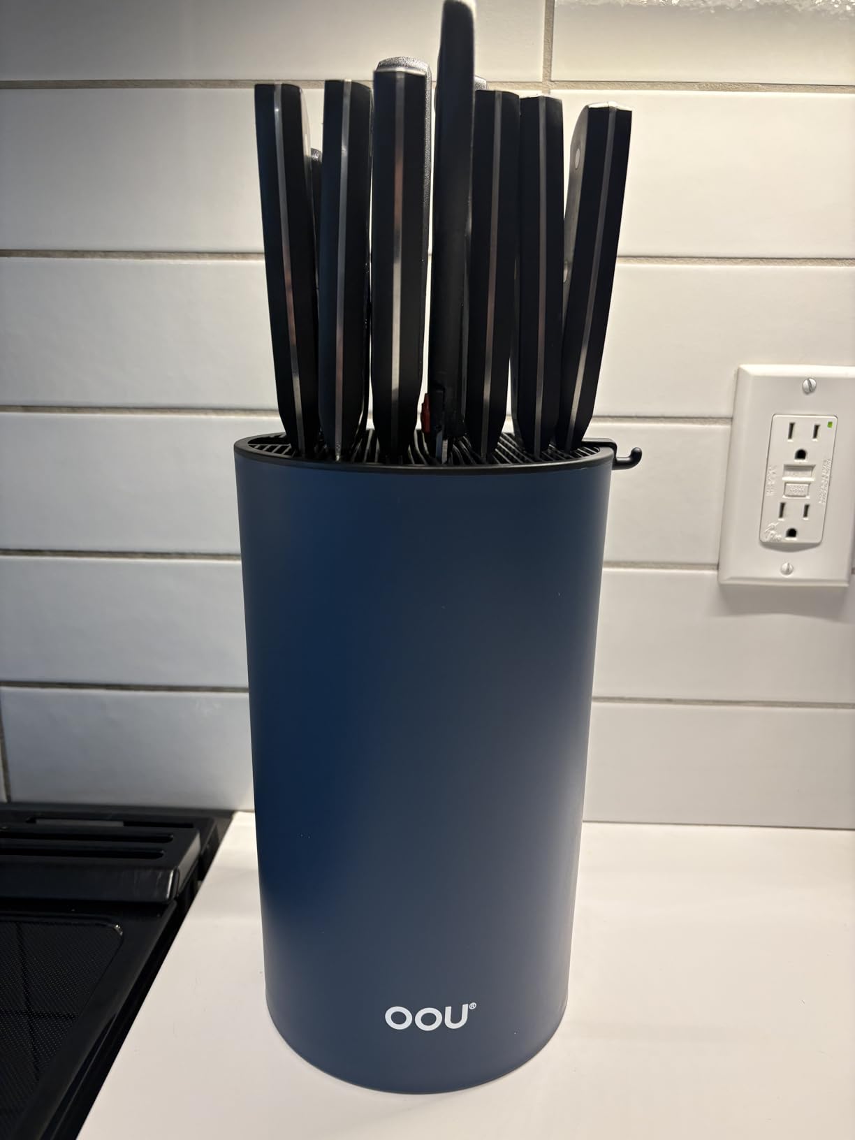 OOU Universal Knife Block Holder - Round Kitchen Knife Storage Unique Slot Design to Protect Blades, Space Saver Knife Organizer Detachable for Easy Cleaning, White customer photo 2