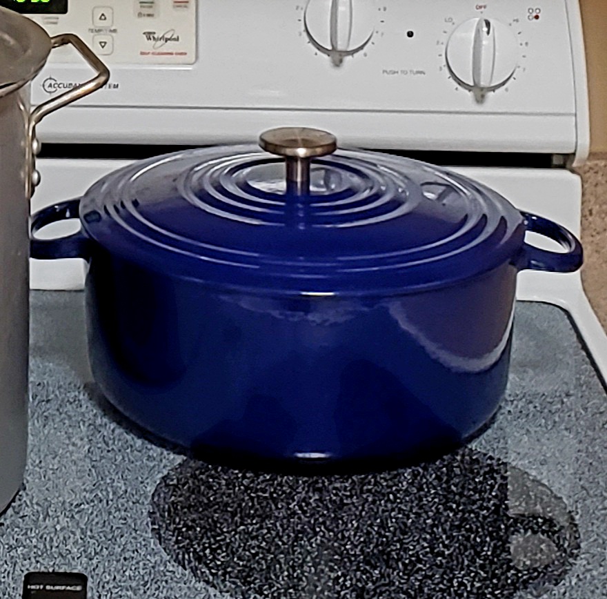 Chantal Cast Iron Dutch Oven, 7 qt, US Formulated Premium Enamel, Cobalt Blue customer photo 1