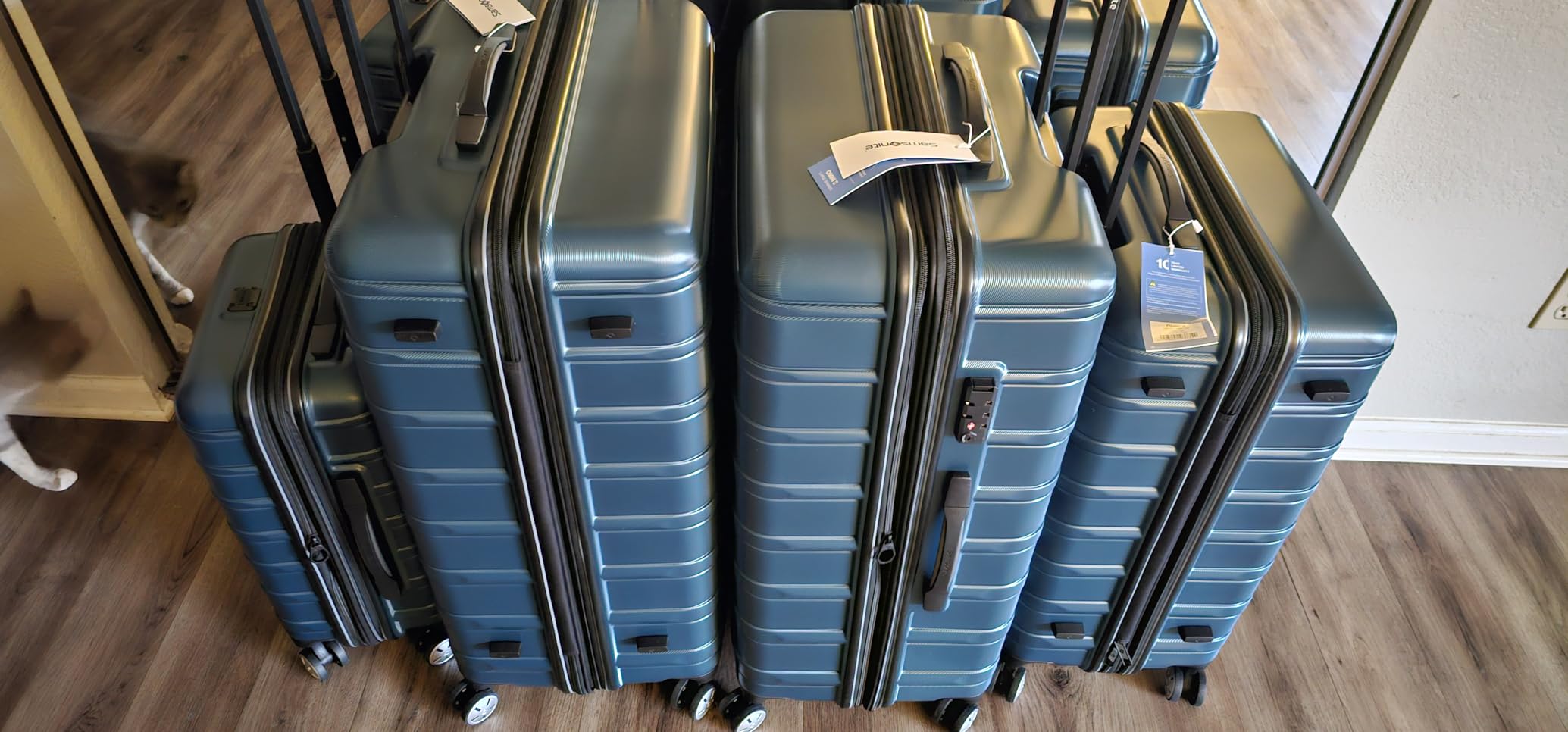 Samsonite Omni 2 Hardside 3 Piece Set - Includes Global Carry-On, Medium, & Large Checked Suitcases - 360° Dual Spinner Wheels - Integrated TSA Lock & Expansion - Amazon Exclusive - Artic Silver customer photo 1