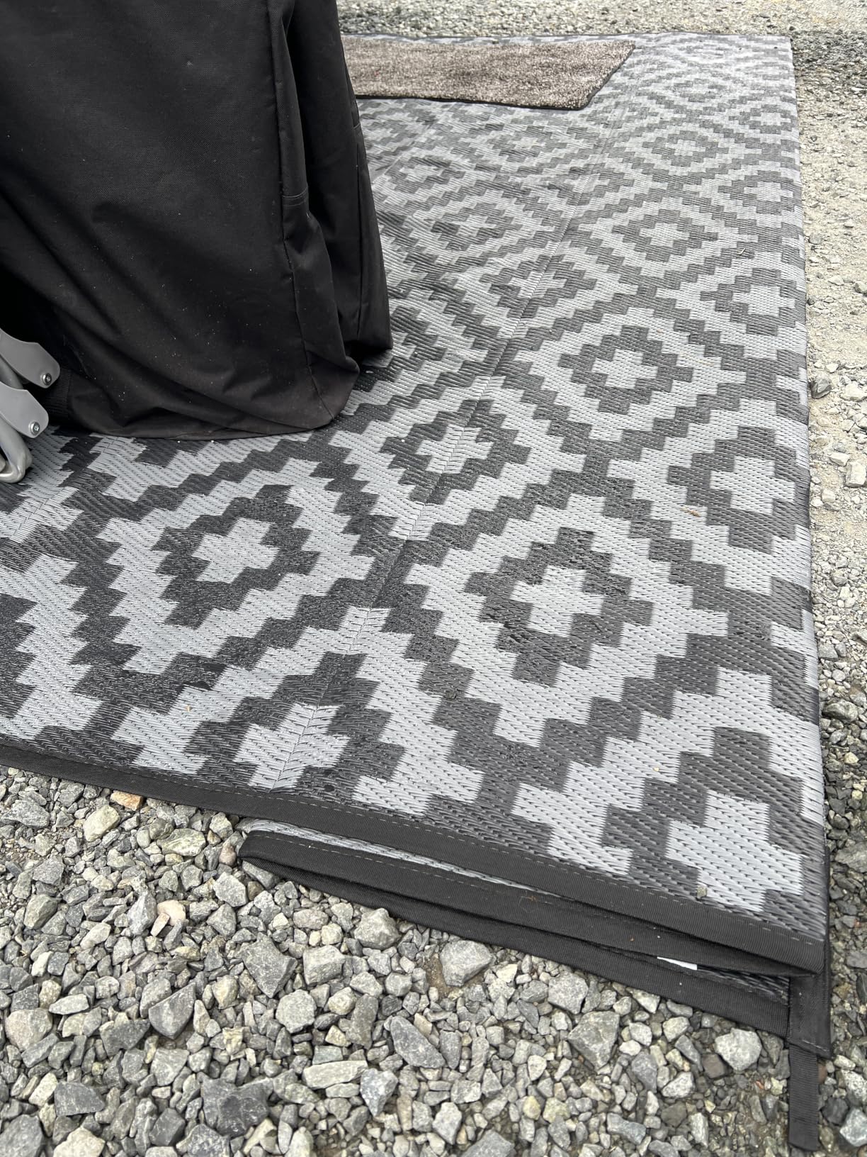 Waterproof Outdoor Rug 5x8 ft, Plastic Reversible Rug, Modern Area Rug, Large Floor Mat for Outdoors, RV, Patio, Backyard, Deck, Picnic, Beach, Camping, Black & Beige customer photo 1