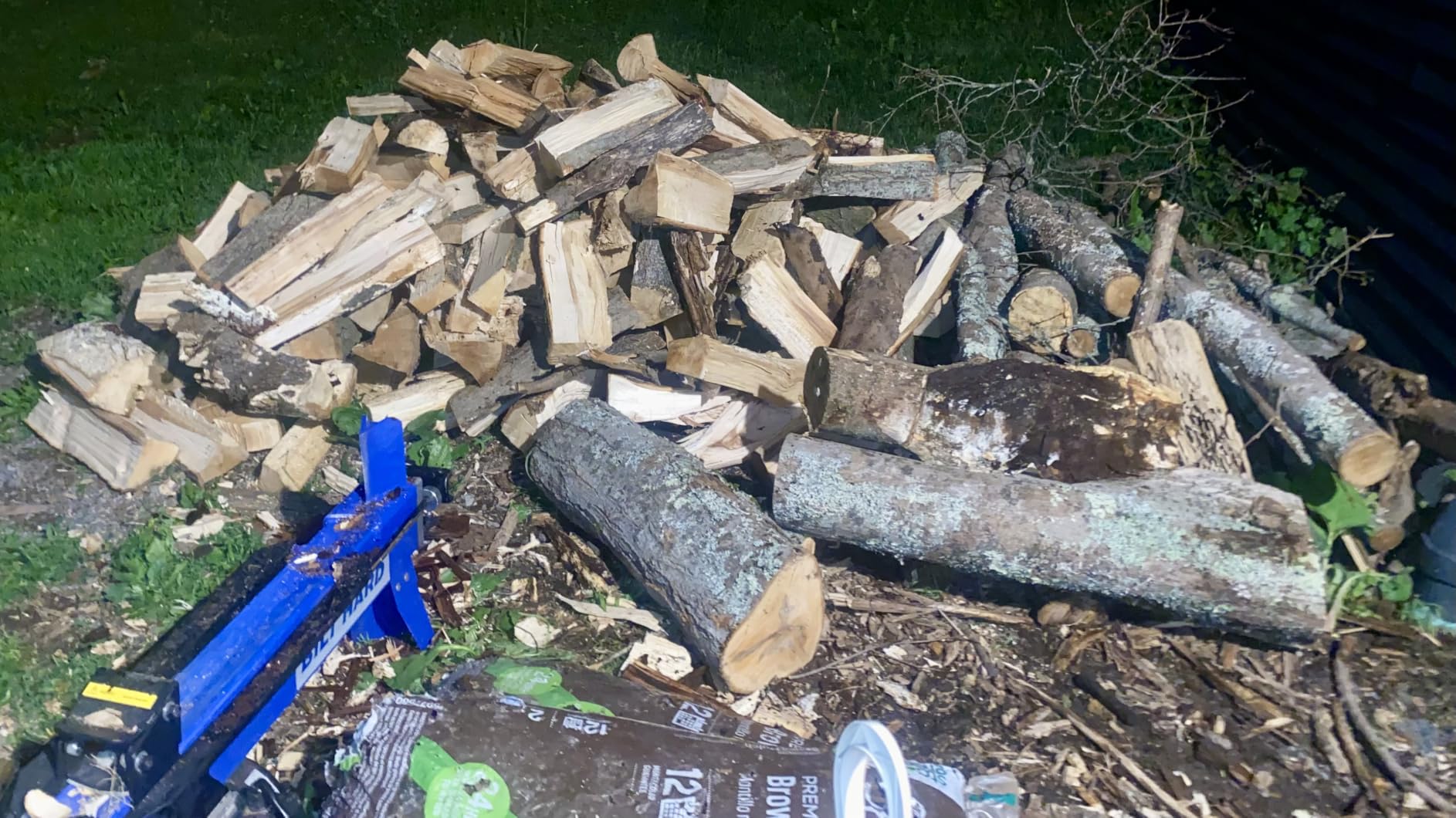 BILT HARD Log Splitter 6.5 Ton, Wood Splitter Electric Powered 15Amp customer photo 1