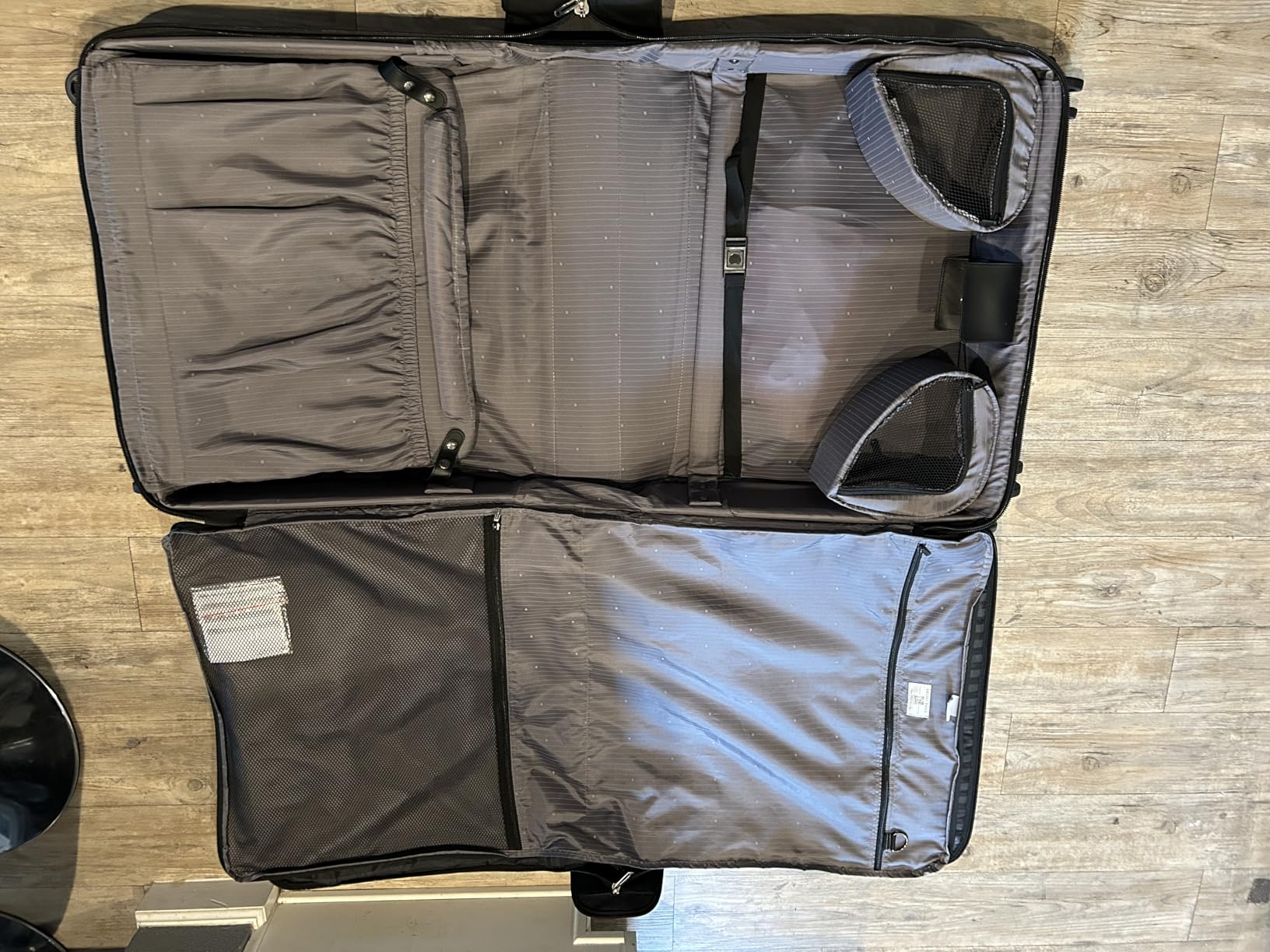 DELSEY PARIS Helium DLX - Rolling Garment Bag with Spinner Wheel - Lightweight Travel Garment Bag - SECURITECH Zip - Suit and Dresses Rolling Travel Bag - Checked Size, Black customer photo 1