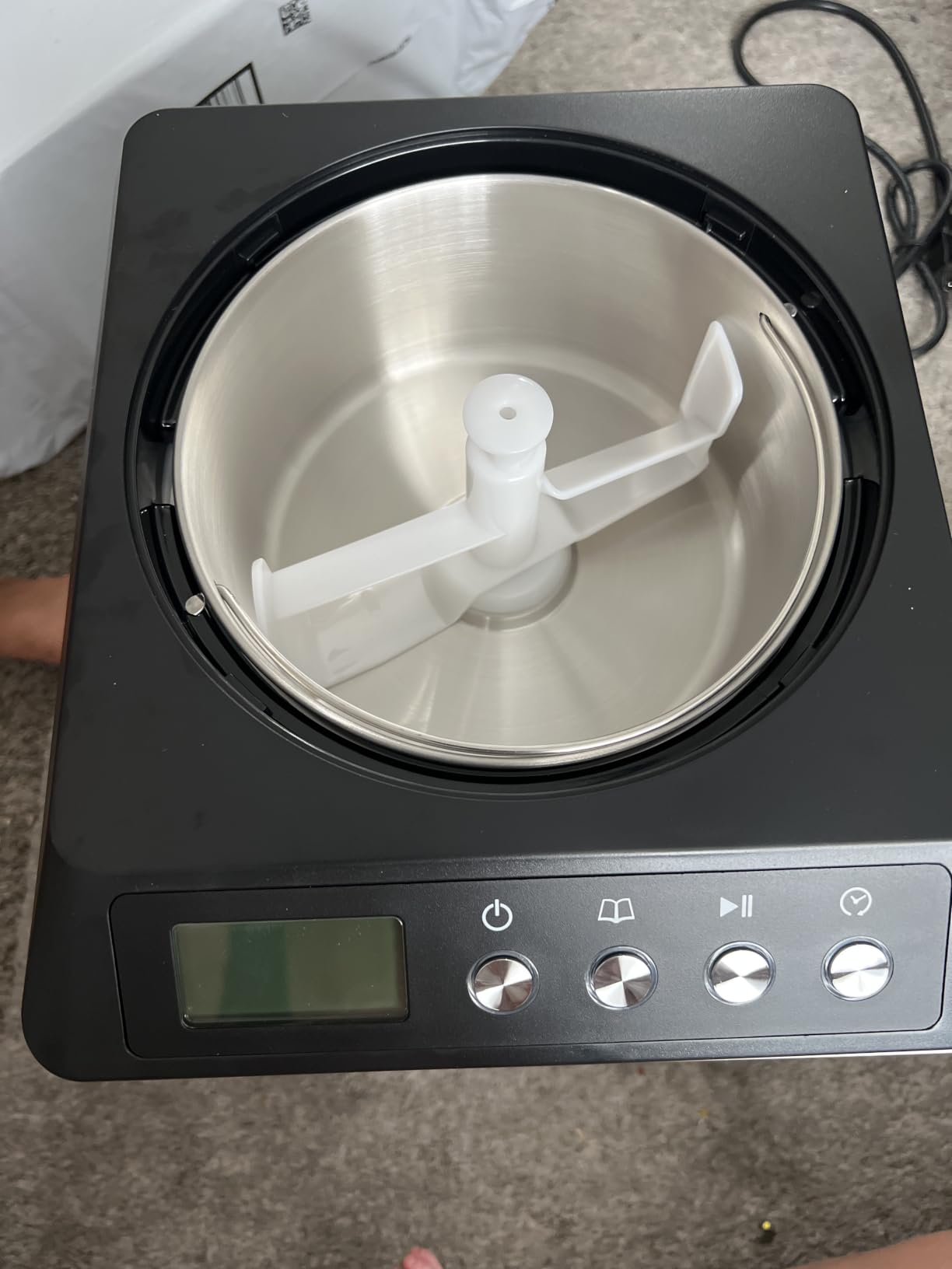 Whynter Ice Cream Maker Machine Automatic 1.28 Qt Upright with Built-in Compressor, LCD Digital Display & Timer, No Pre-Freezing, ICM-128WS, White customer photo 2