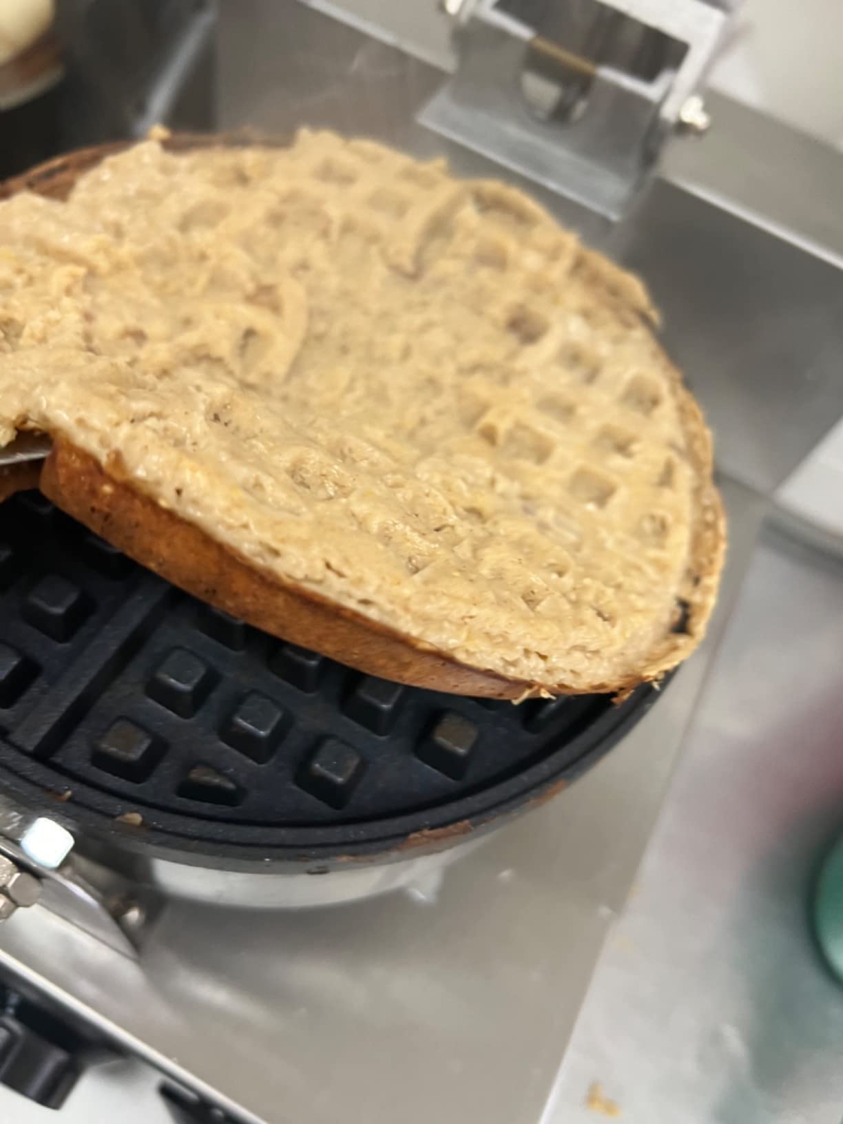 Dyna-Living Waffle Maker Commercial Round Waffle Iron for Restaurant | 1200W Commercial Waffle Maker, Non-stick Professional Waffle Machine, Thicken Stainless Steel Classic Waffle Baker for Home customer photo 1