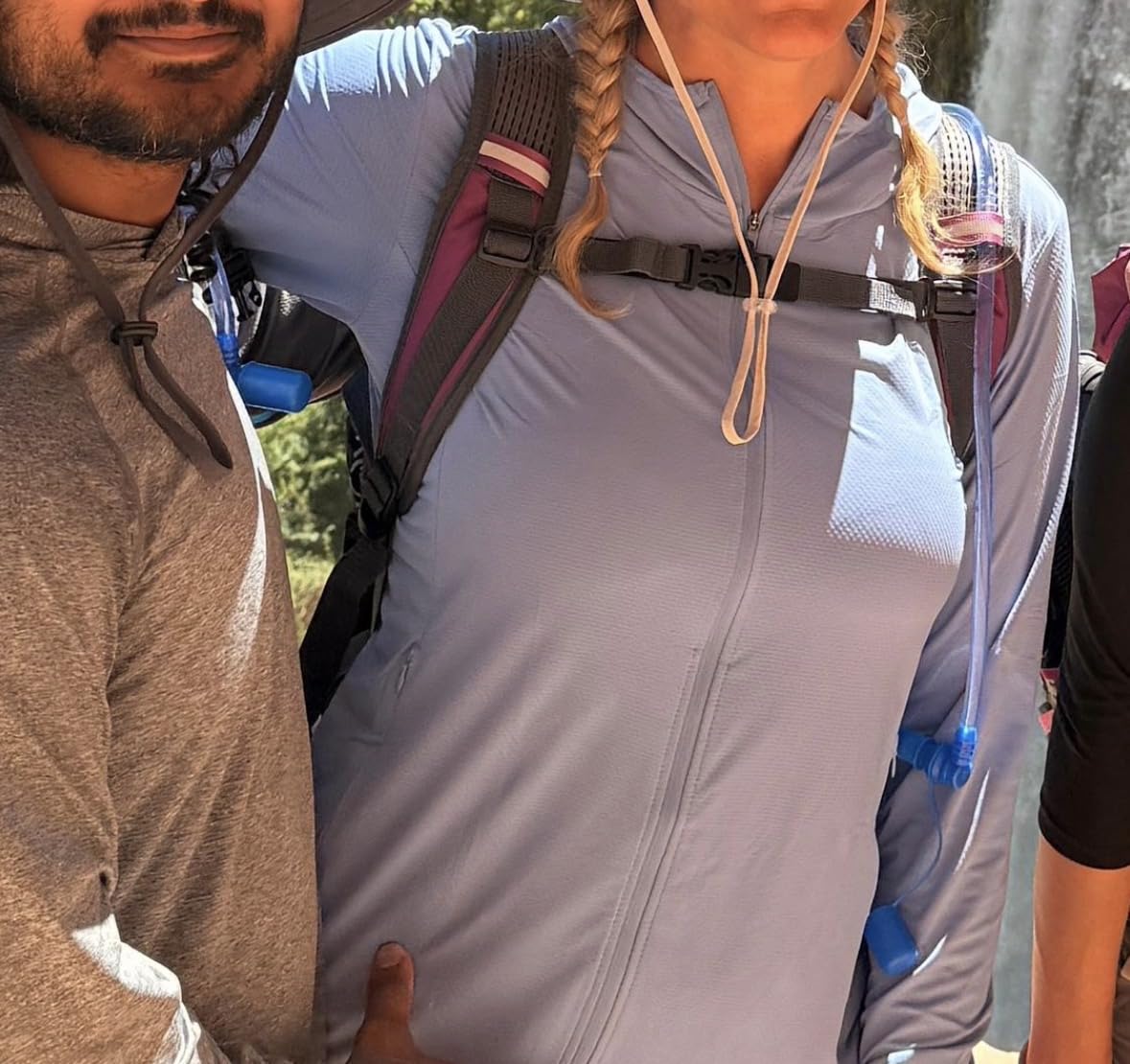 Everfun Hydration Backpack 18L with Water Bladder 2L/3L Hiking Water Backpack Women Men Hydration Pack Insulated Lightweight Day Hydropack with Storage for Hiking, Biking, Running, Festival customer photo 2