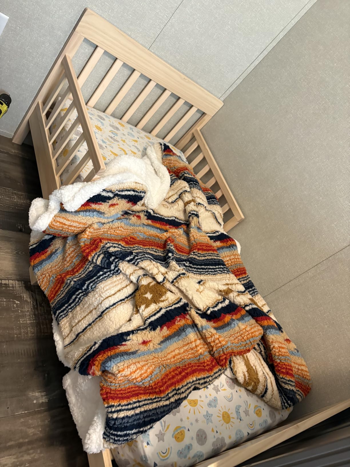 Dream On Me Finn Toddler Bed, GREENGUARD Gold & BSA Certified, Non-Toxic Paint Finish, New Zealand Pinewood, Vintage White Oak customer photo 1
