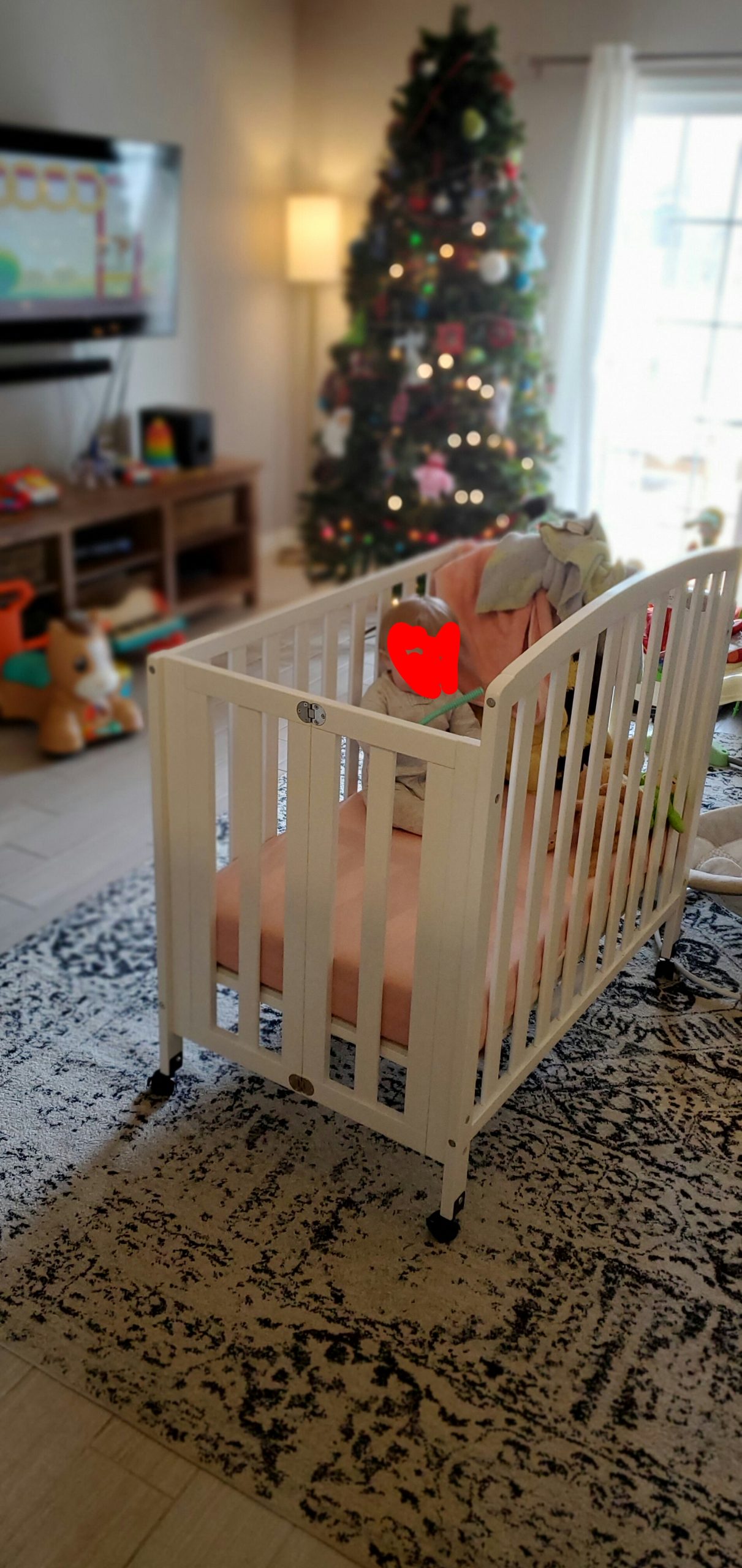 DaVinci Dylan 3-in-1 Convertible Portable Mini Crib, Chestnut - GREENGUARD Gold Certified Folding Baby Crib With Wheels customer photo 1