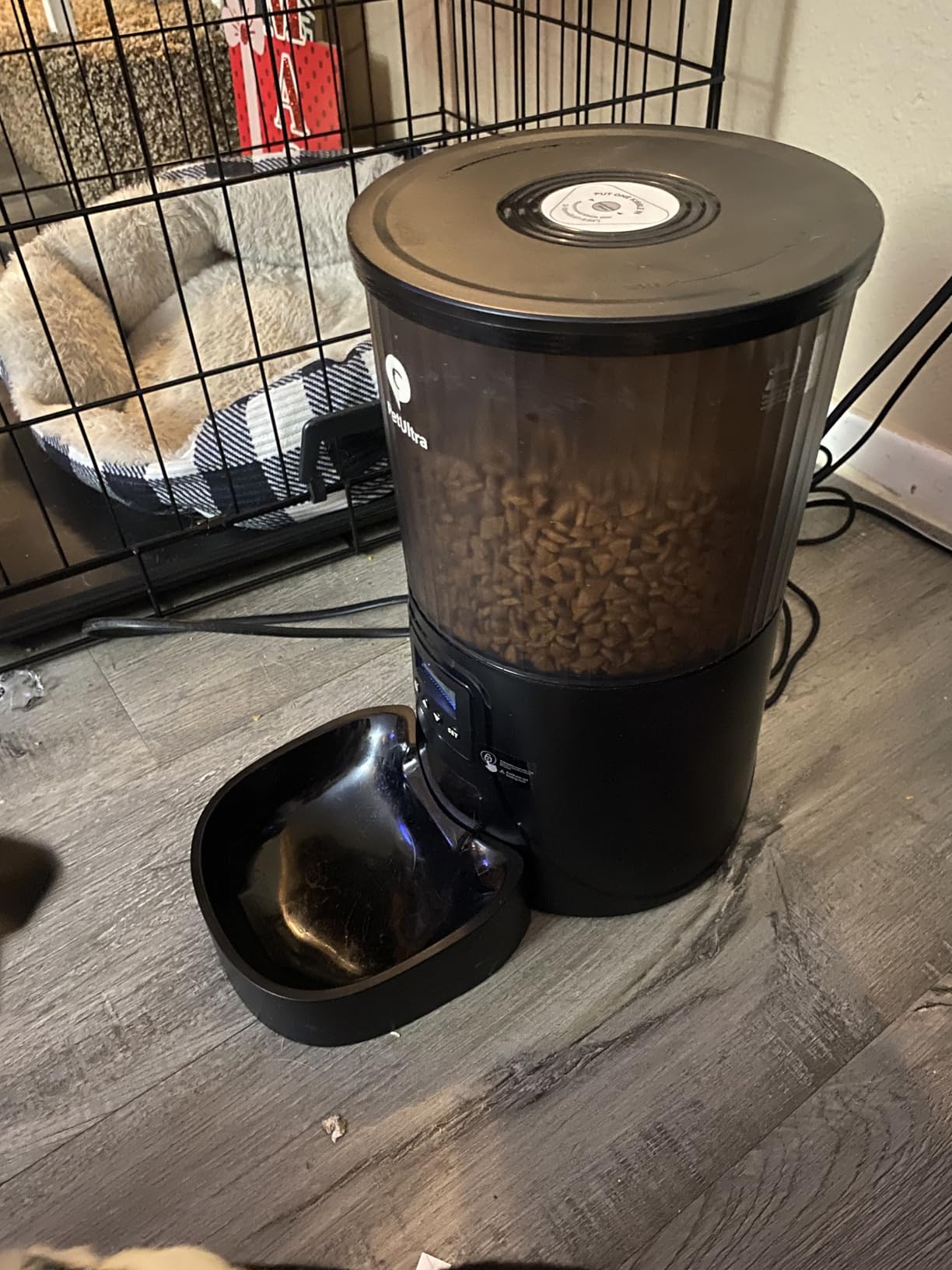PETULTRA Automatic Cat Feeder: 4L Timed Cats Food Dispenser Programmable 1-6 Meal for Cat and Small Medium Dog- Auto Pet Feeder Easy to Set Up Dual Power Supply with Desiccant Bag| Detachable Washable customer photo 2