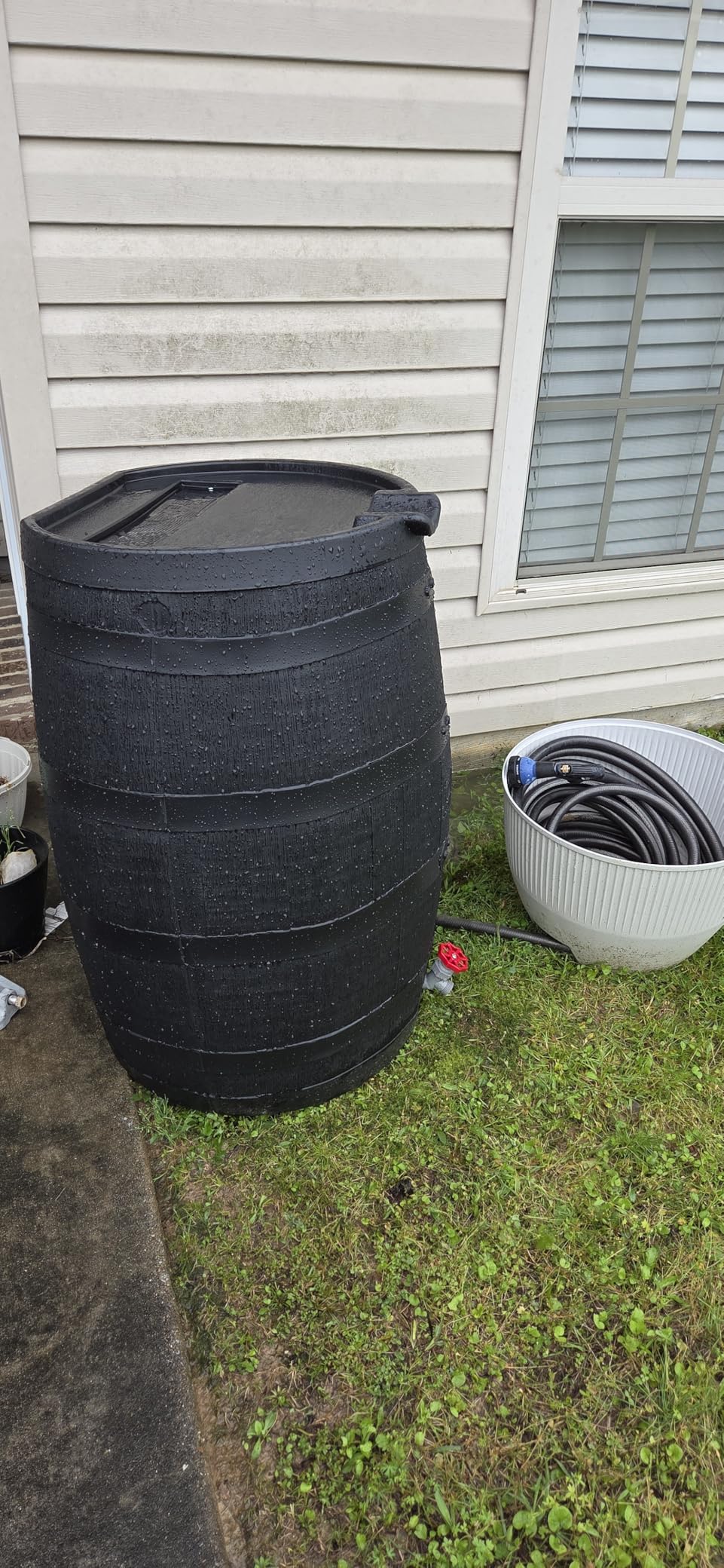 RTS Home Accents Premium 55-Gallon Eco Rain Barrel with Removable Lid, Flat Back Rain Water Collection Barrel, Made with 100% Recycled Plastic, Black customer photo 2