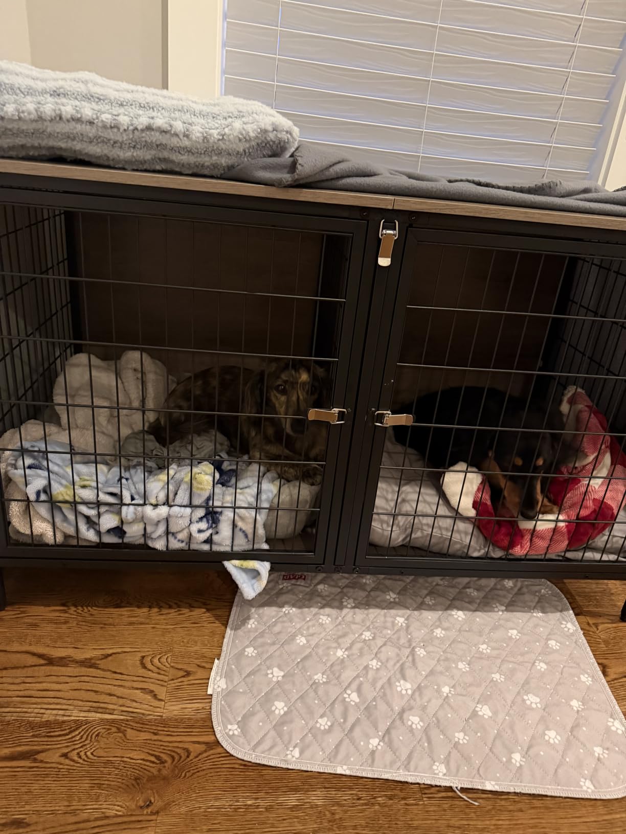 MAHANCRIS Dog Crate Furniture for 2 Dogs, 43.3