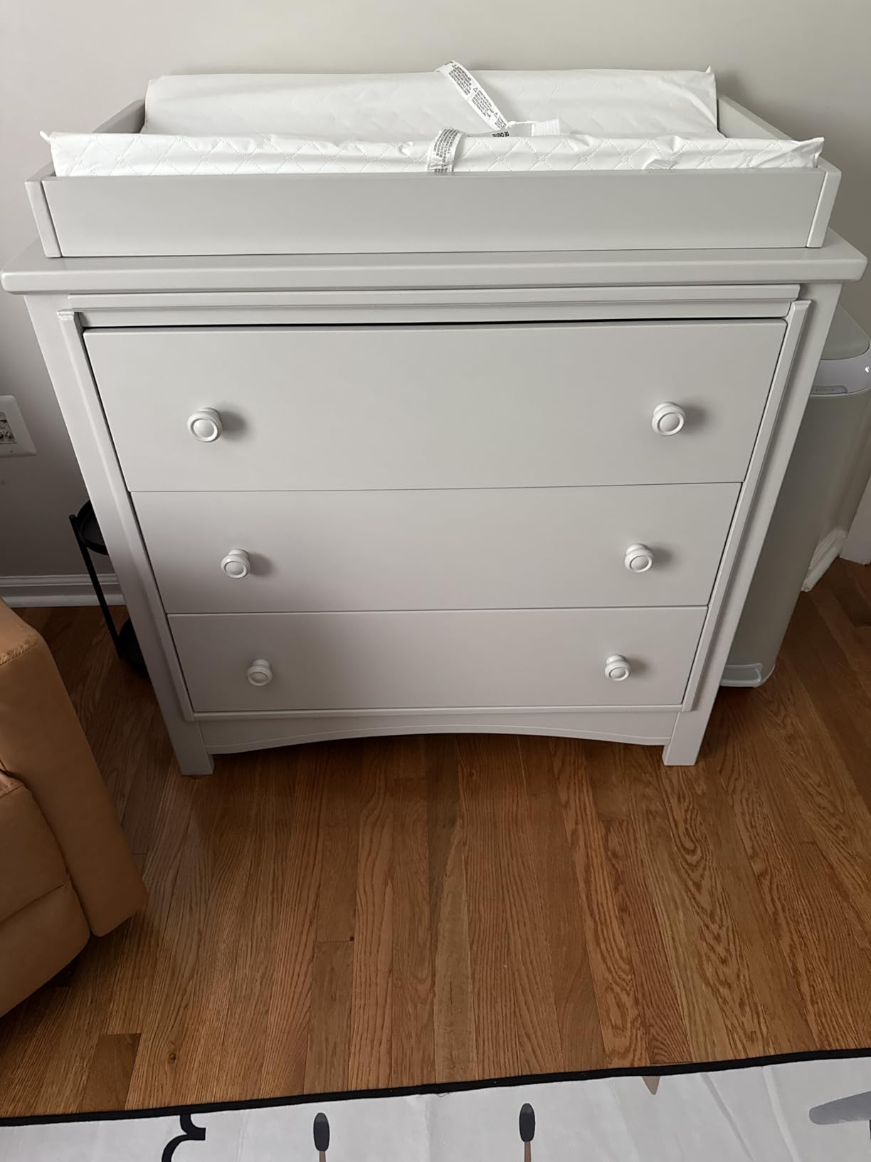 Delta Children Perry 3 Drawer Dresser with Changing Top and Interlocking Drawers, Bianca White customer photo 2