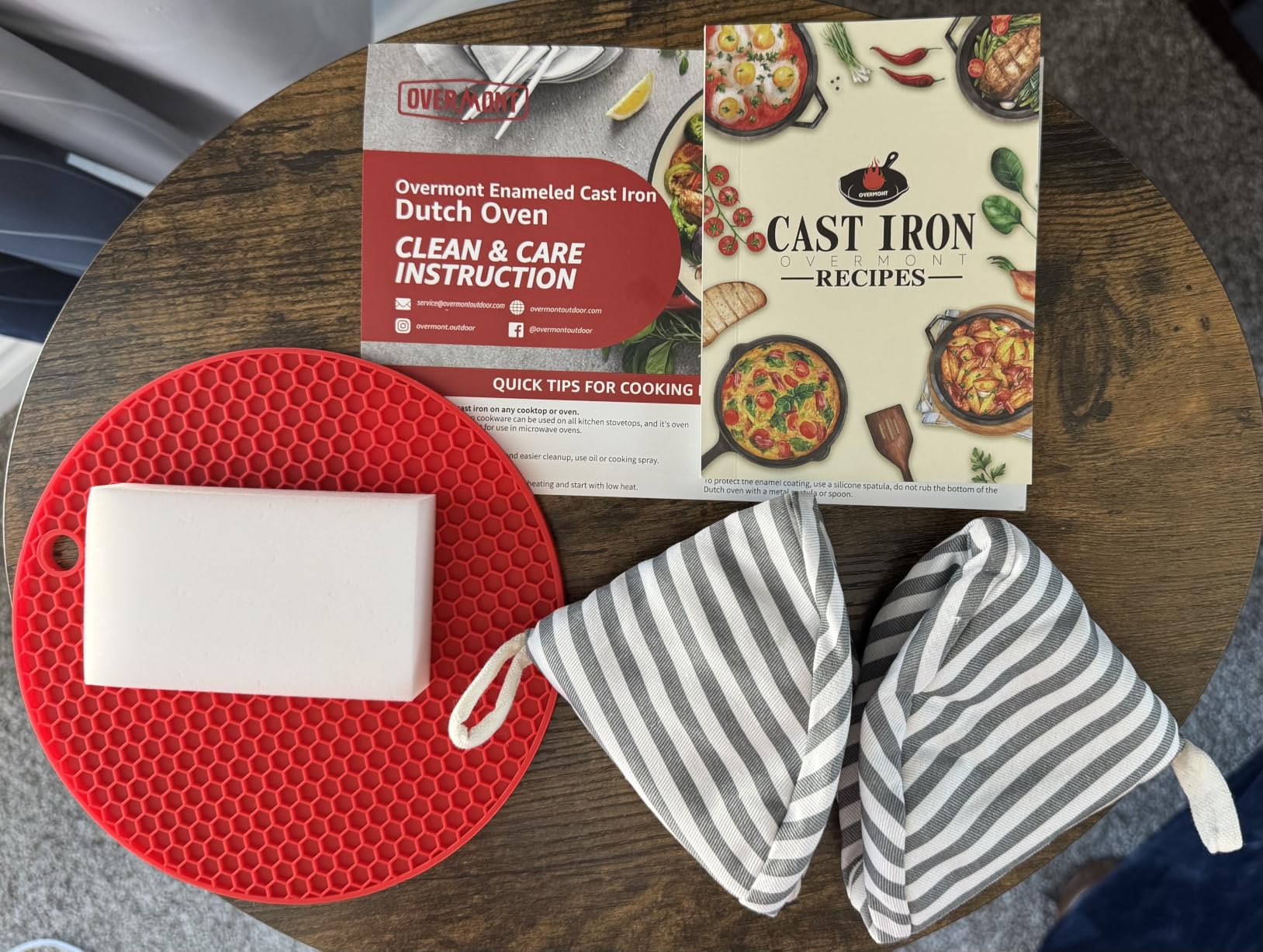 Overmont Enameled Cast Iron Dutch Oven - 7QT Pot with Lid Cookbook & Cotton Potholders - Heavy-Duty Cookware for Braising, Stews, Roasting, Sourdough Baking (Bottle Green) customer photo 1