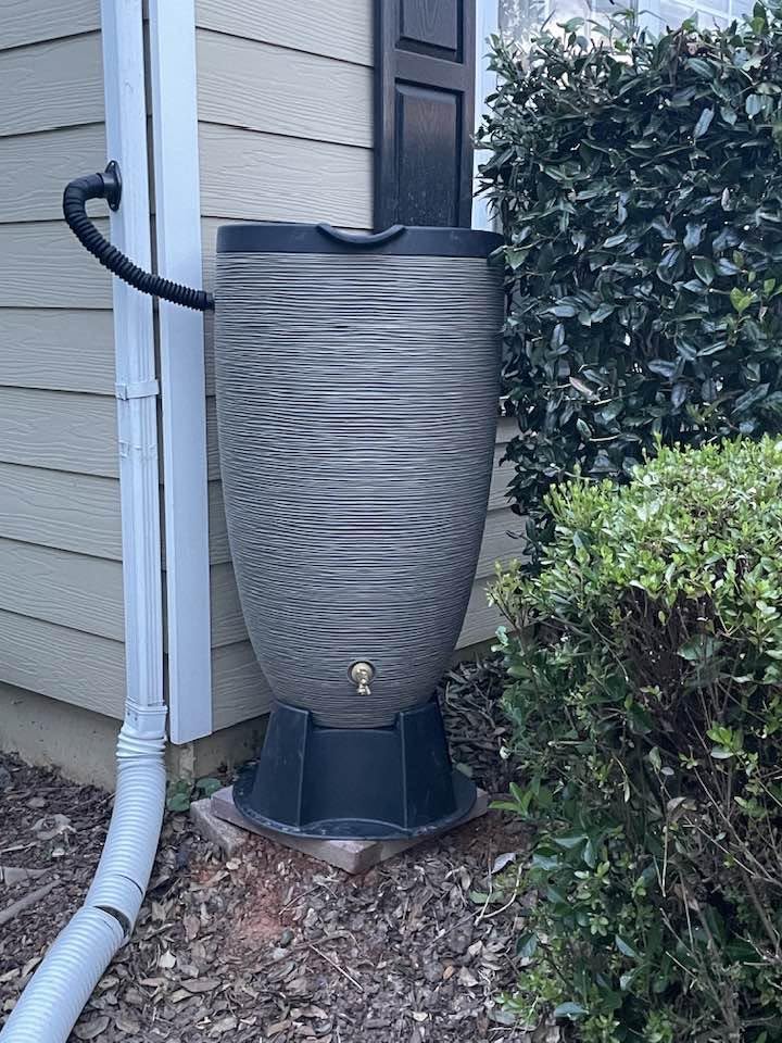 RTS Home Accents 50-Gallon Newport Rain Barrel with Stand and Removable Lid, Bronze Color customer photo 1