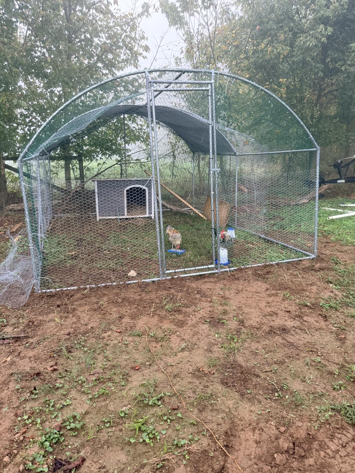 VEVOR Large Metal Chicken Coop, 19.7x9.8x6.5ft Walk-in Chicken Runs for Yard with Cover, Spire Roof Hen House with Security Lock for Outdoor and Backyard, Farm, Duck Rabbit Cage Poultry Pen customer photo 1