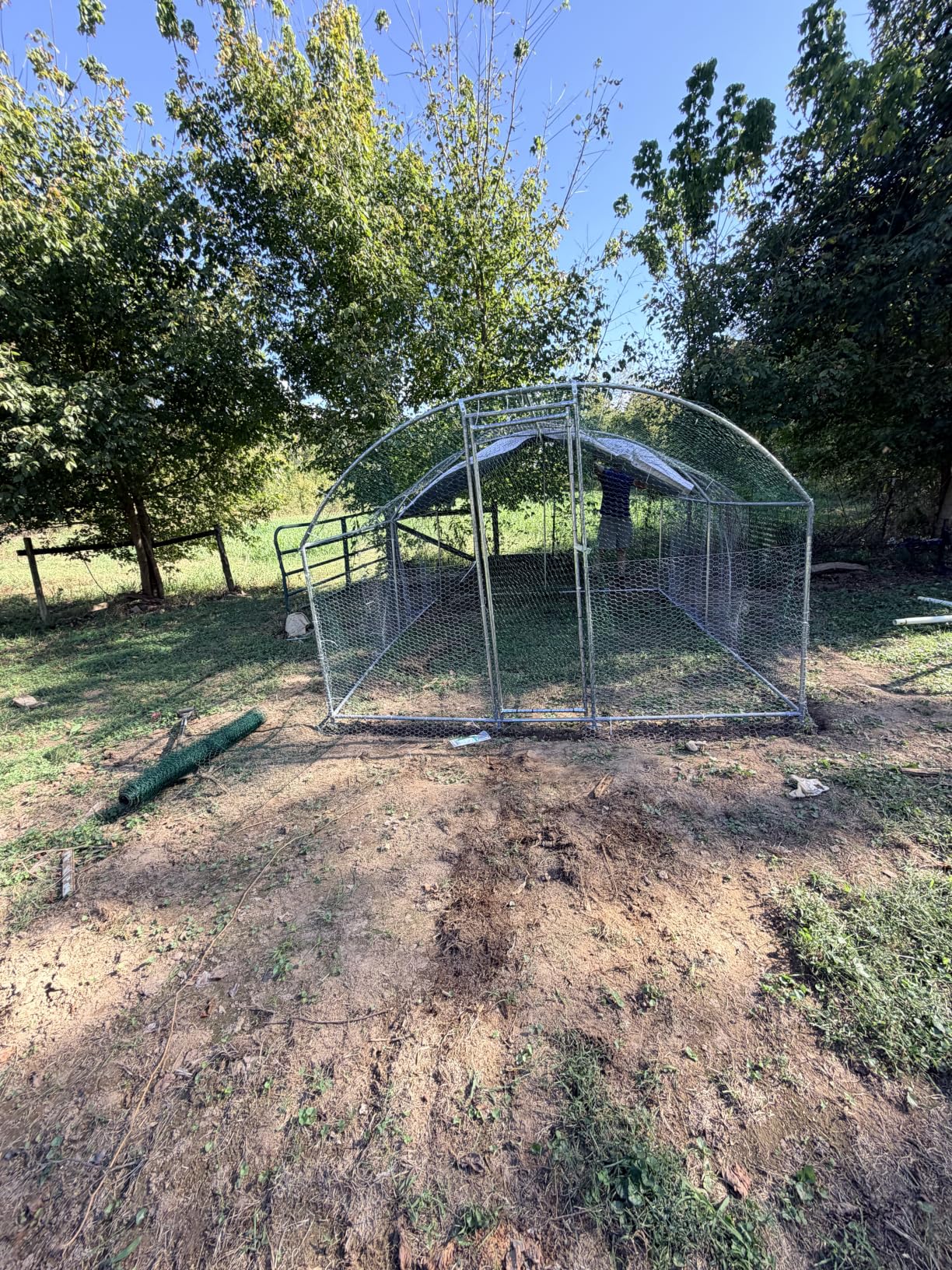 VEVOR Large Metal Chicken Coop, 19.7x9.8x6.5ft Walk-in Chicken Runs for Yard with Cover, Spire Roof Hen House with Security Lock for Outdoor and Backyard, Farm, Duck Rabbit Cage Poultry Pen customer photo 2