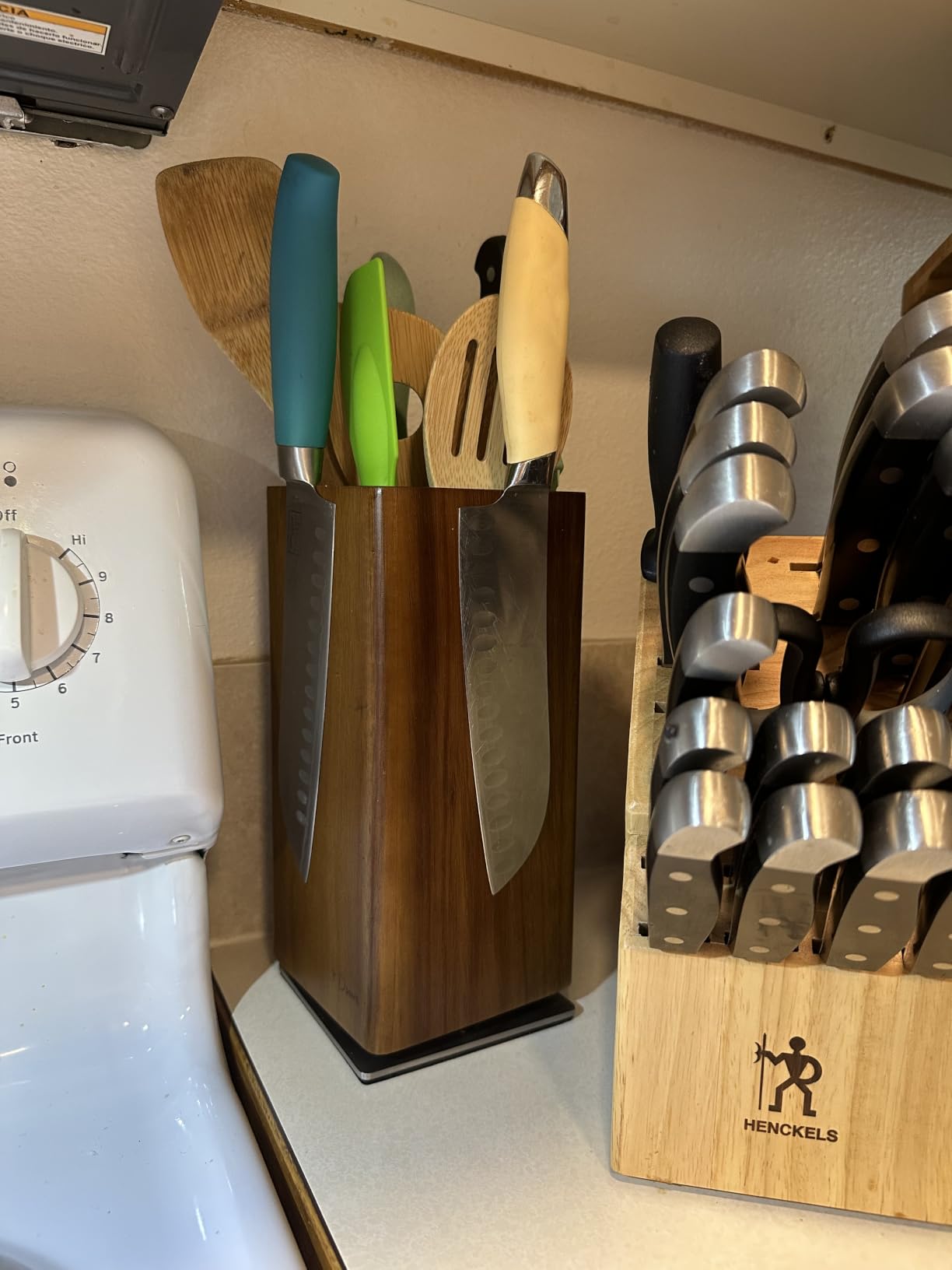 Dmore Magnetic Knife Block without Knives, 360° Rotatable Magnet Knife Holder Stand, Acacia Wood customer photo 1