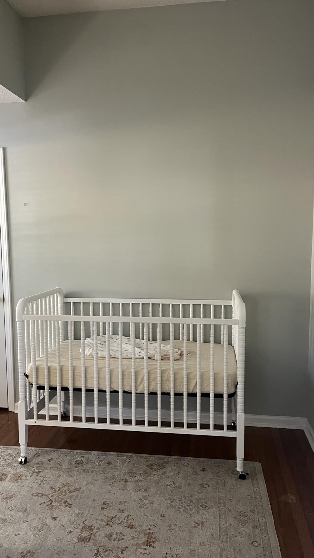 DaVinci Jenny Lind 3-in-1 Convertible Baby Crib, Honey - GREENGUARD Gold Certified, Converts to Toddler Bed & Daybed customer photo 1