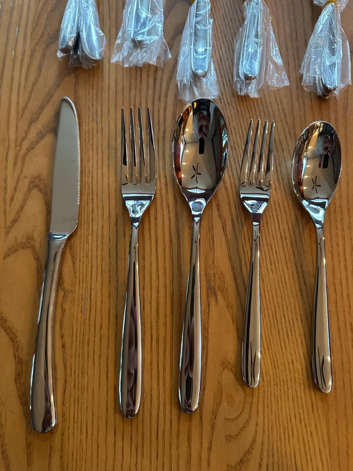 Silverware Set for 8, Heavy Duty Stainless Steel Cutlery Set Flatware Set,40 Piece Premium Silverware, Mirror Polished Modern Cutlery include Fork Knife Spoon Set,Dishwasher Safe customer photo 2