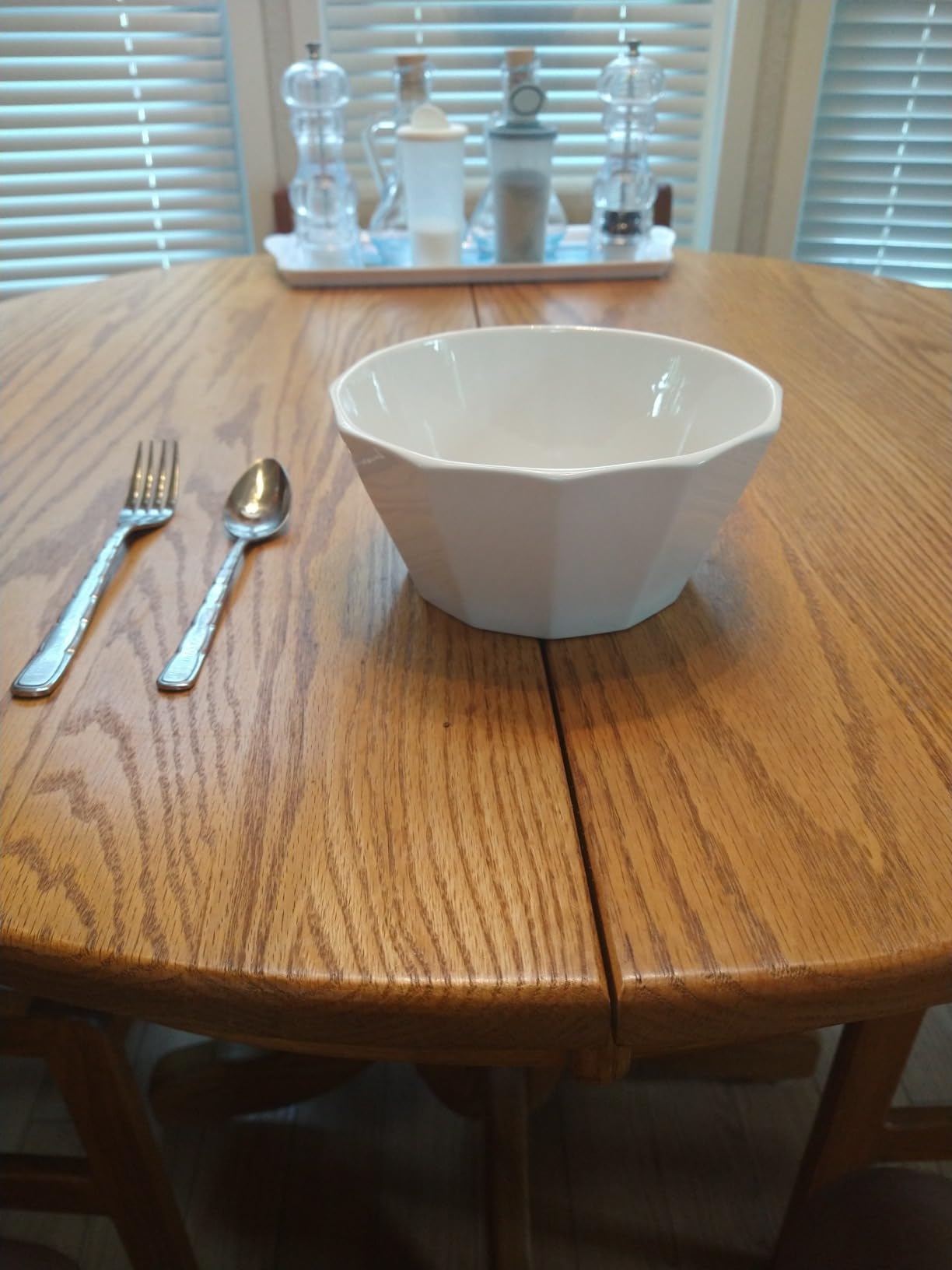 MALACASA Large Salad & Soup Bowls - Set of 4, 60 OZ Porcelain White Bowls for Ramen, Pasta, Pho - Microwave & Dishwasher Safe customer photo 2
