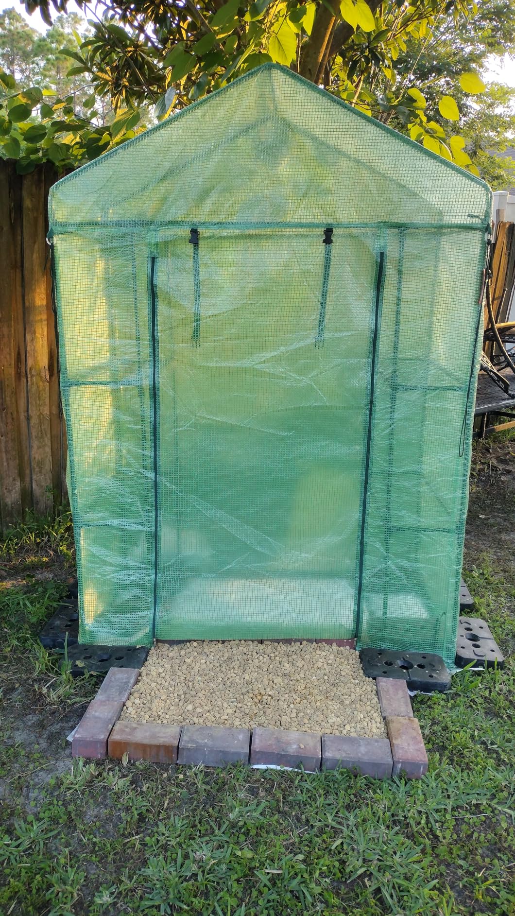 VEVOR Walk-in Tunnel Greenhouse, 9.6x6.4x6.2 ft Hoop House Greenhouse Tunnel, Plant Hot House with Galvanized Steel Frame, Green PE Cover, Roll-up Zipper Door and 6 Windows for Outdoor customer photo 1