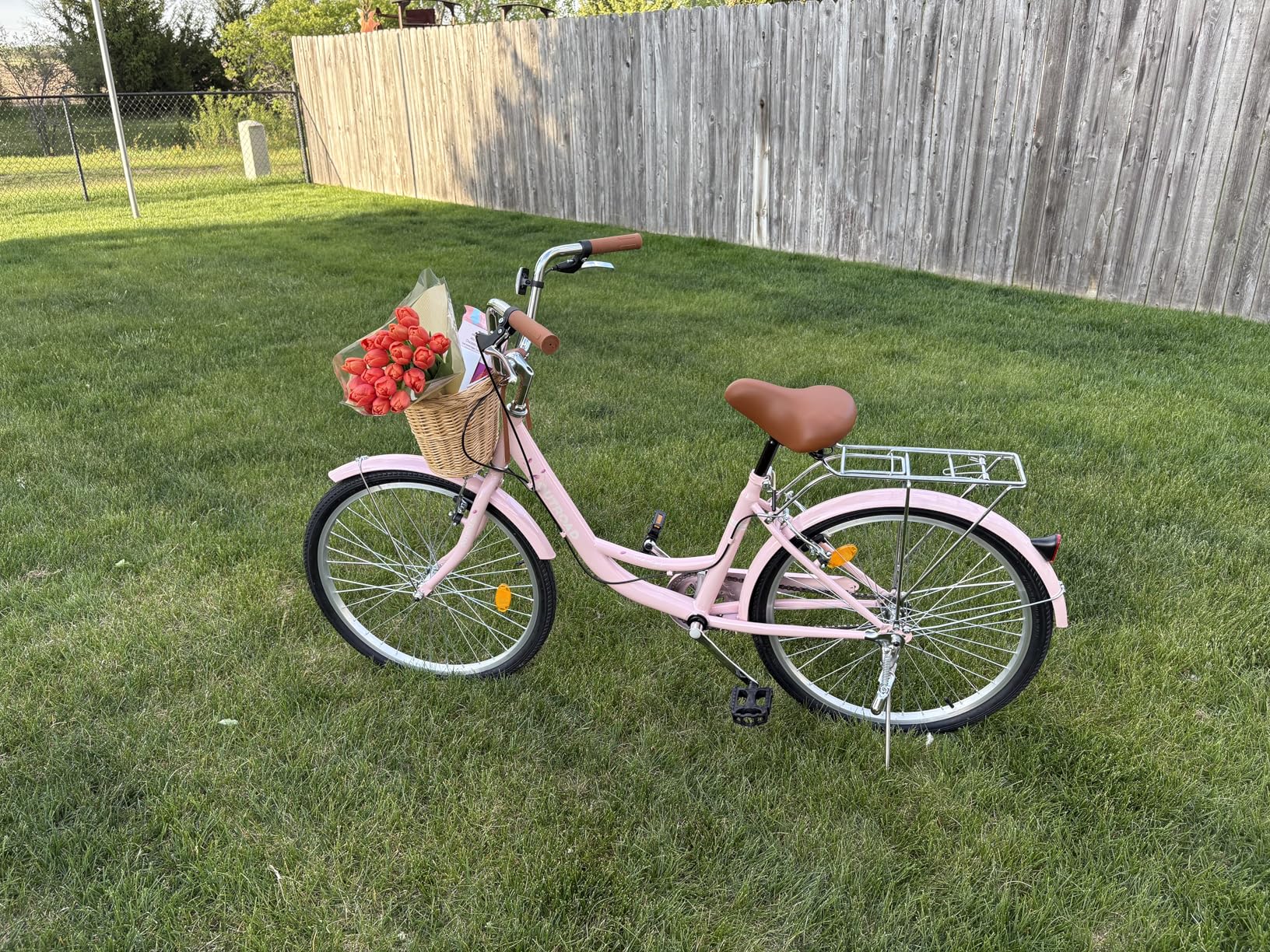 Max4out Women Bike Beach Cruiser Bike for Adult, 24 & 26 Inch Comfort Bikes with Rattan Front Basket, Womens Bicycle with Adjustable Seat and Dual V-Brake customer photo 1