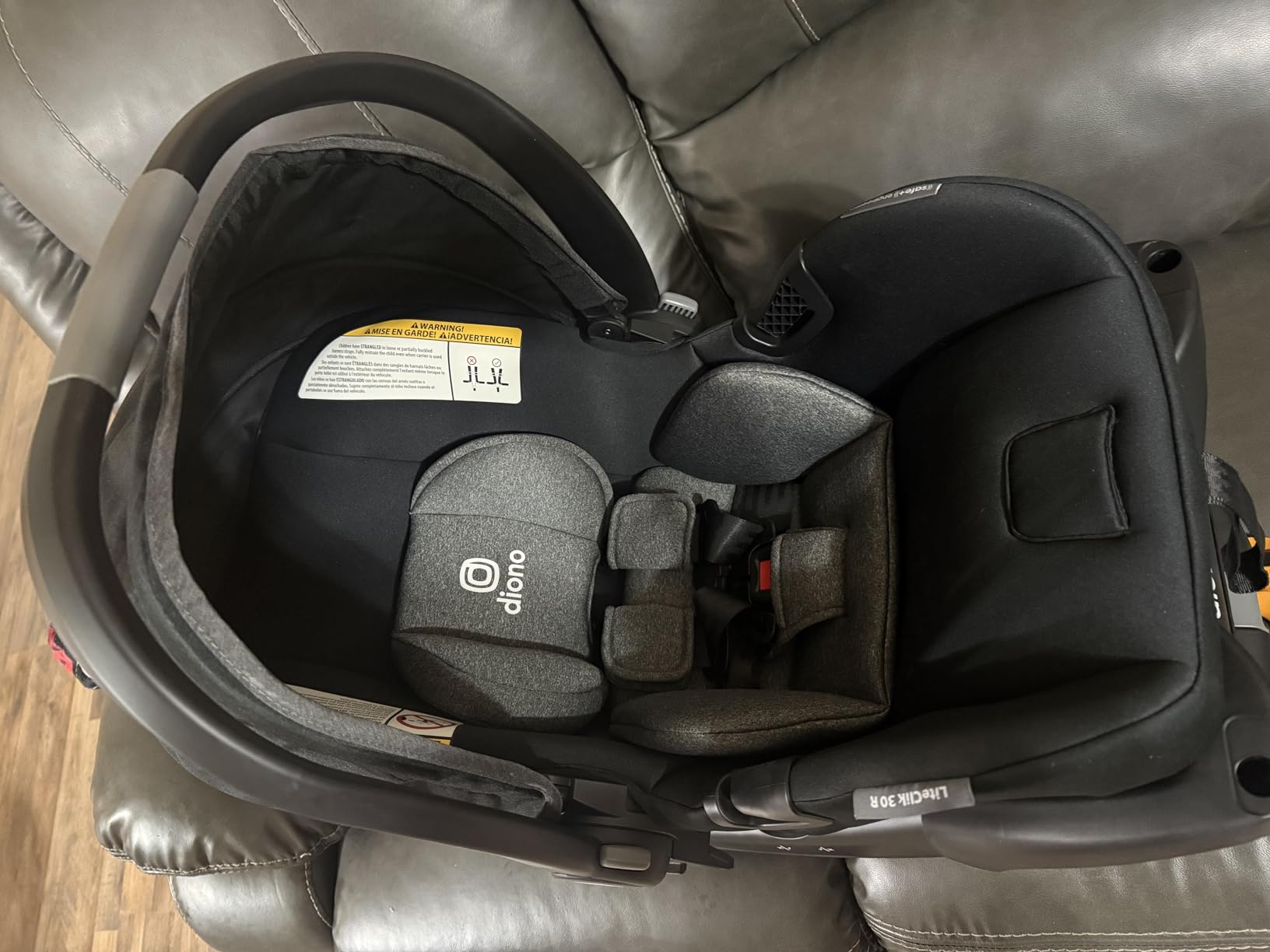 Diono LiteClik 30 R SafePlus Infant Car Seat and Base, Rear-Facing for Infants 4-30lbs, SafePlus Engineering, with Infant Insert, UPF 50+ Sunshade (Black) customer photo 1