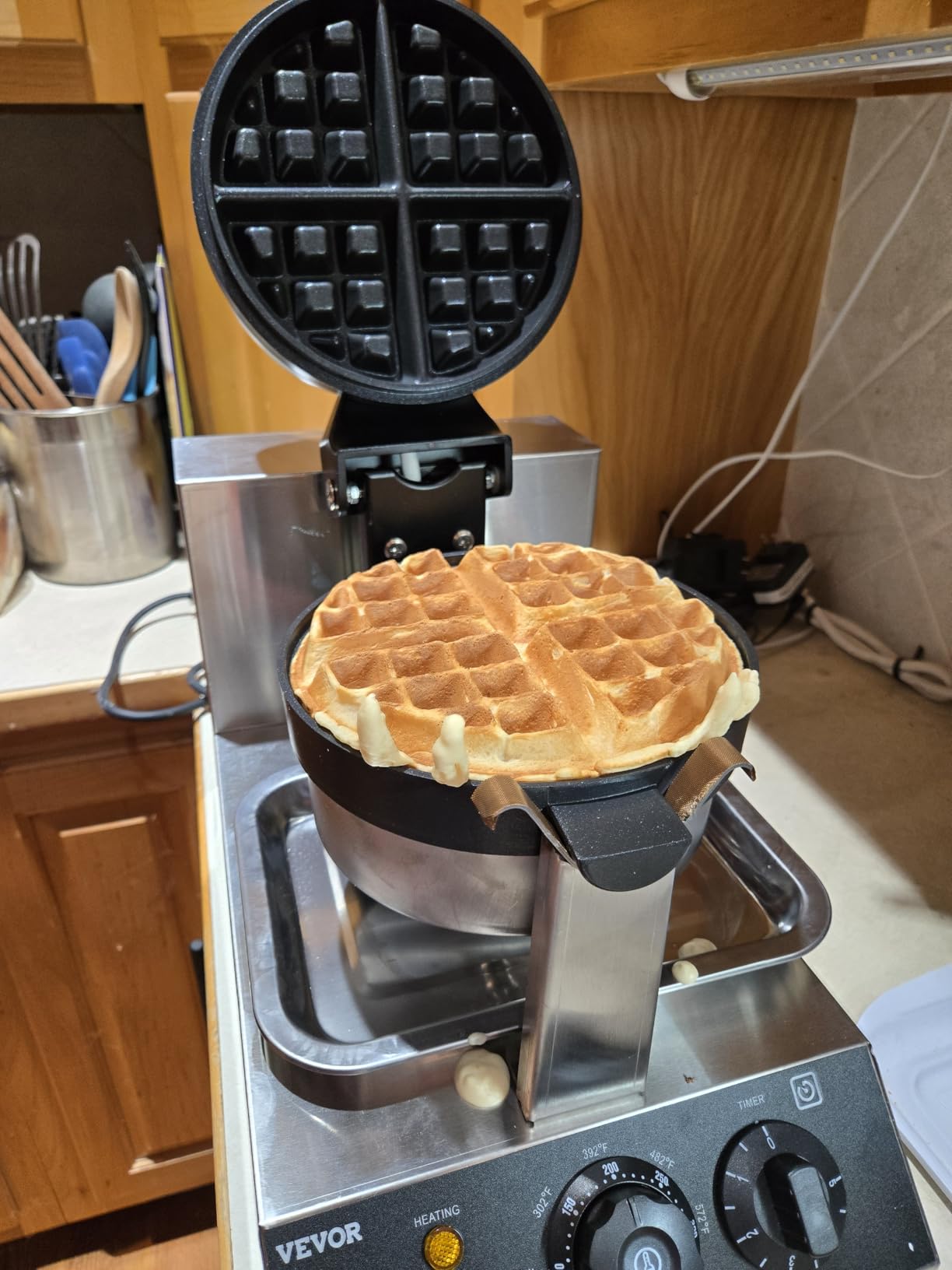 VEVOR Commercial Waffle Maker, 10PCS Rectangle Waffle Baker Machine, 1550W Non-Stick Stainless Steel Belgian Waffle Iron customer photo 1