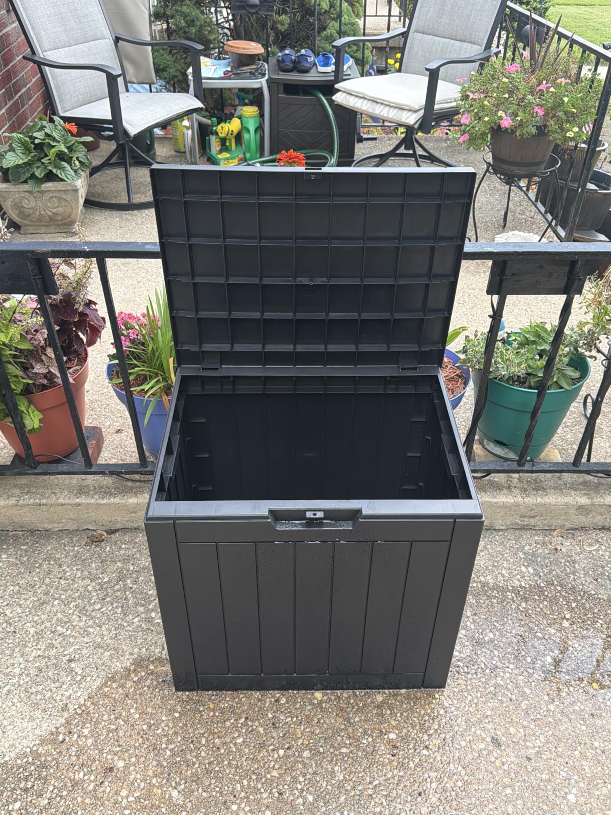 35 Gallon Outdoor Deck Box, Lockable Waterproof Outdoor Storage Boxes For Garden Tools, Indoor Cushions, Accessories Outside Storage Resin Weatherproof Container (Black) customer photo 1